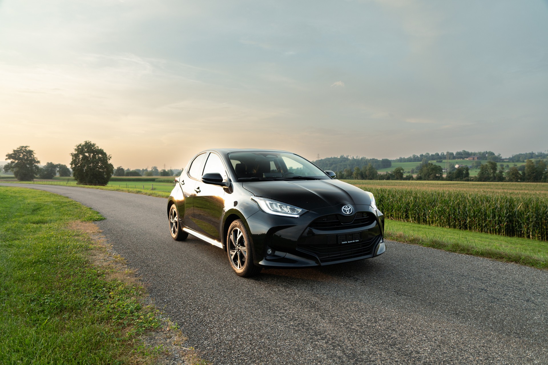 TOYOTA Yaris 1.5 Comfort e-CVT-image-1