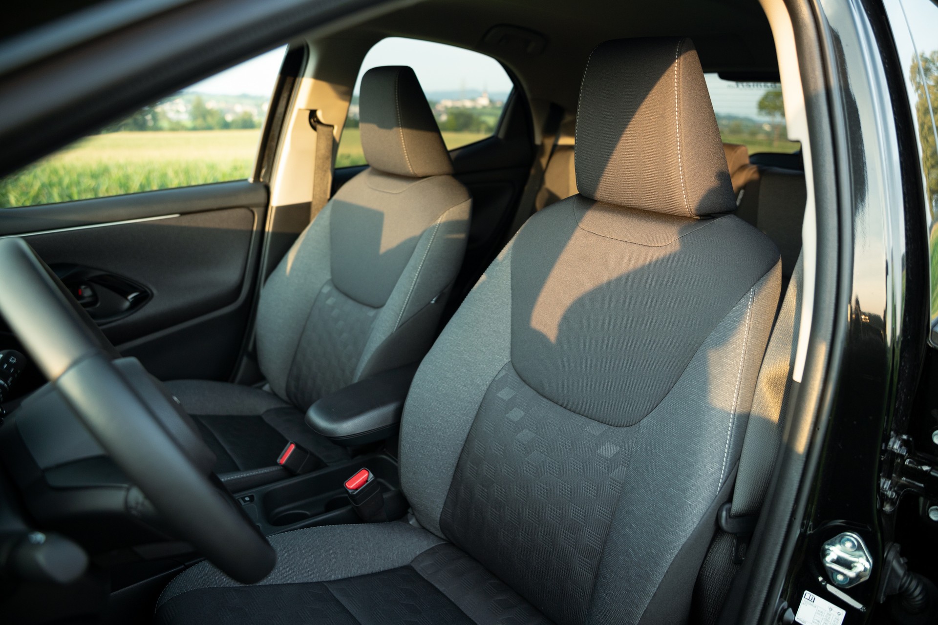 TOYOTA Yaris 1.5 Comfort e-CVT-image-11