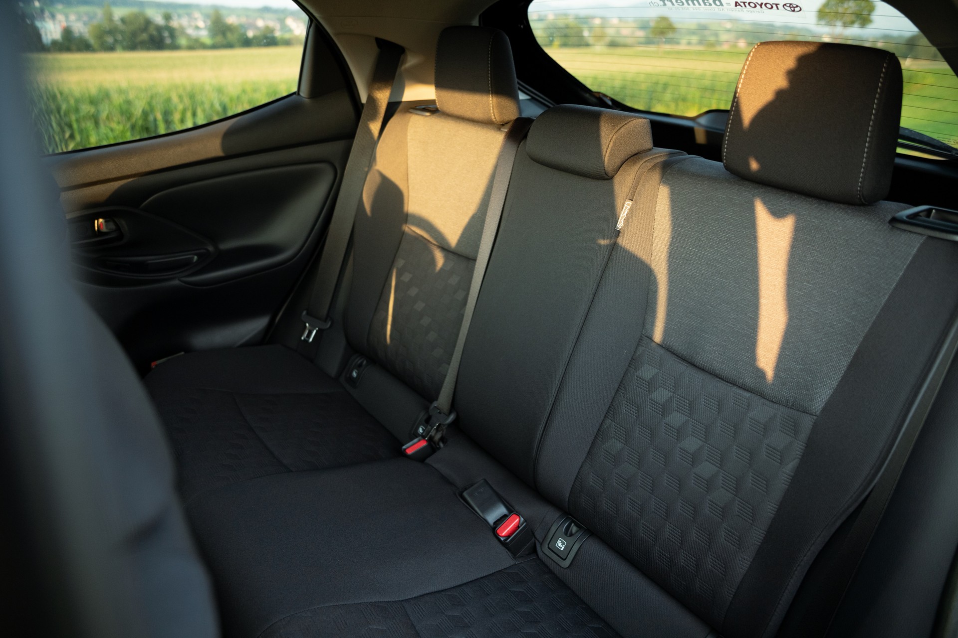 TOYOTA Yaris 1.5 Comfort e-CVT-image-17