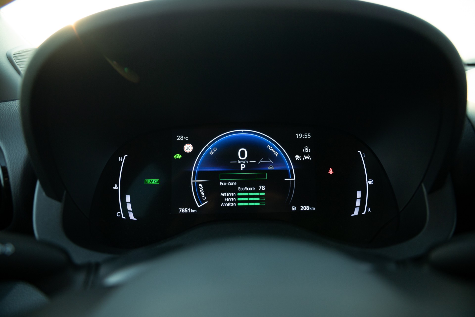 TOYOTA Yaris 1.5 Comfort e-CVT-image-14