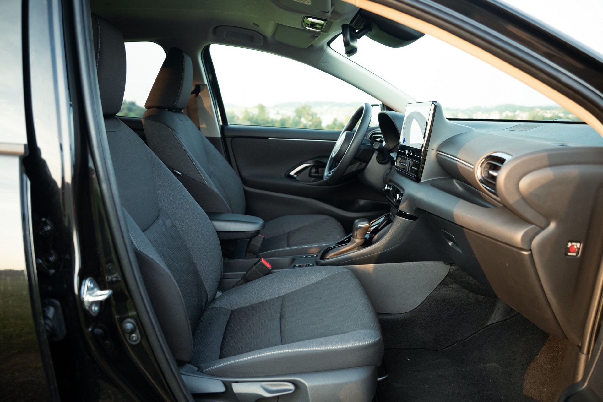 TOYOTA Yaris 1.5 Comfort e-CVT-image-16