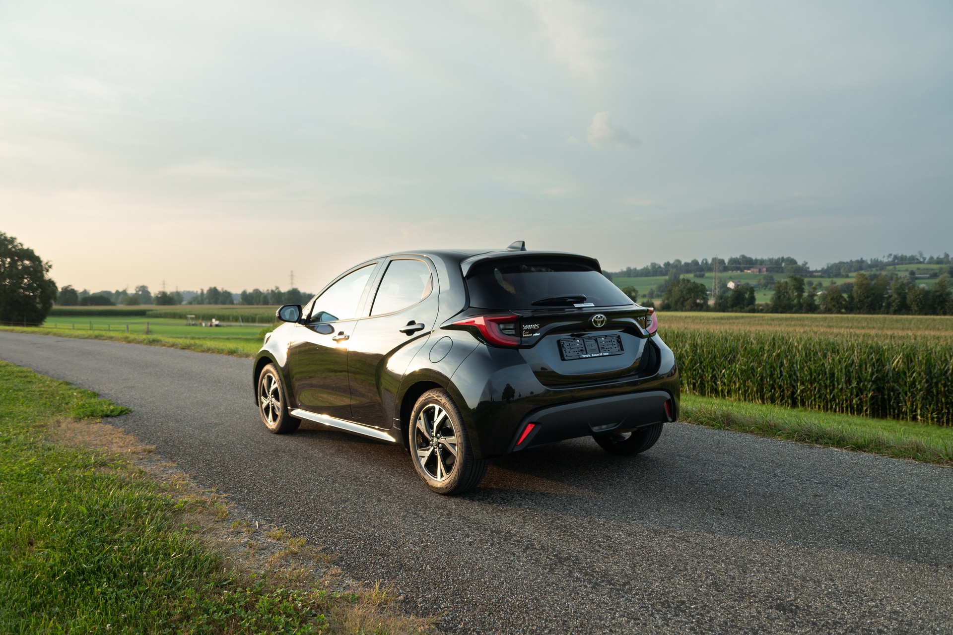 TOYOTA Yaris 1.5 Comfort e-CVT-image-5