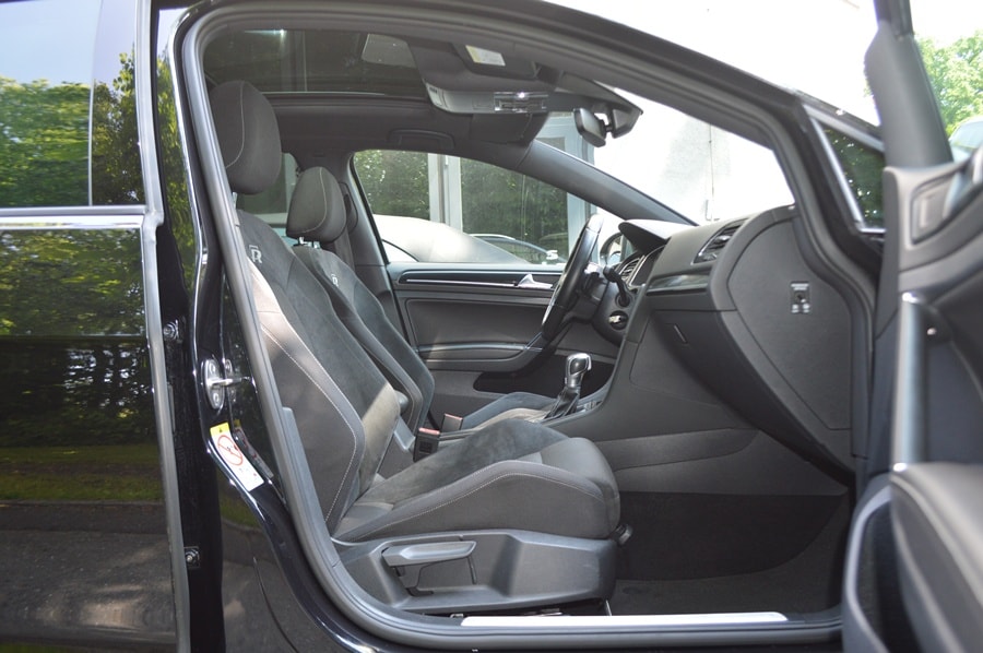 VW Golf Variant 2.0 TSI R 4Motion DSG Panoramadach-image-5
