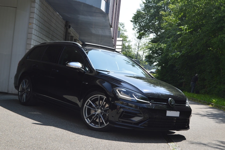 VW Golf Variant 2.0 TSI R 4Motion DSG Panoramadach-image-0