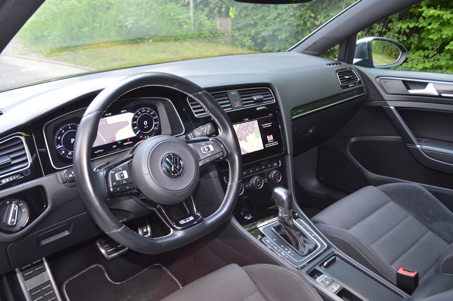 VW Golf Variant 2.0 TSI R 4Motion DSG Panoramadach-image-4
