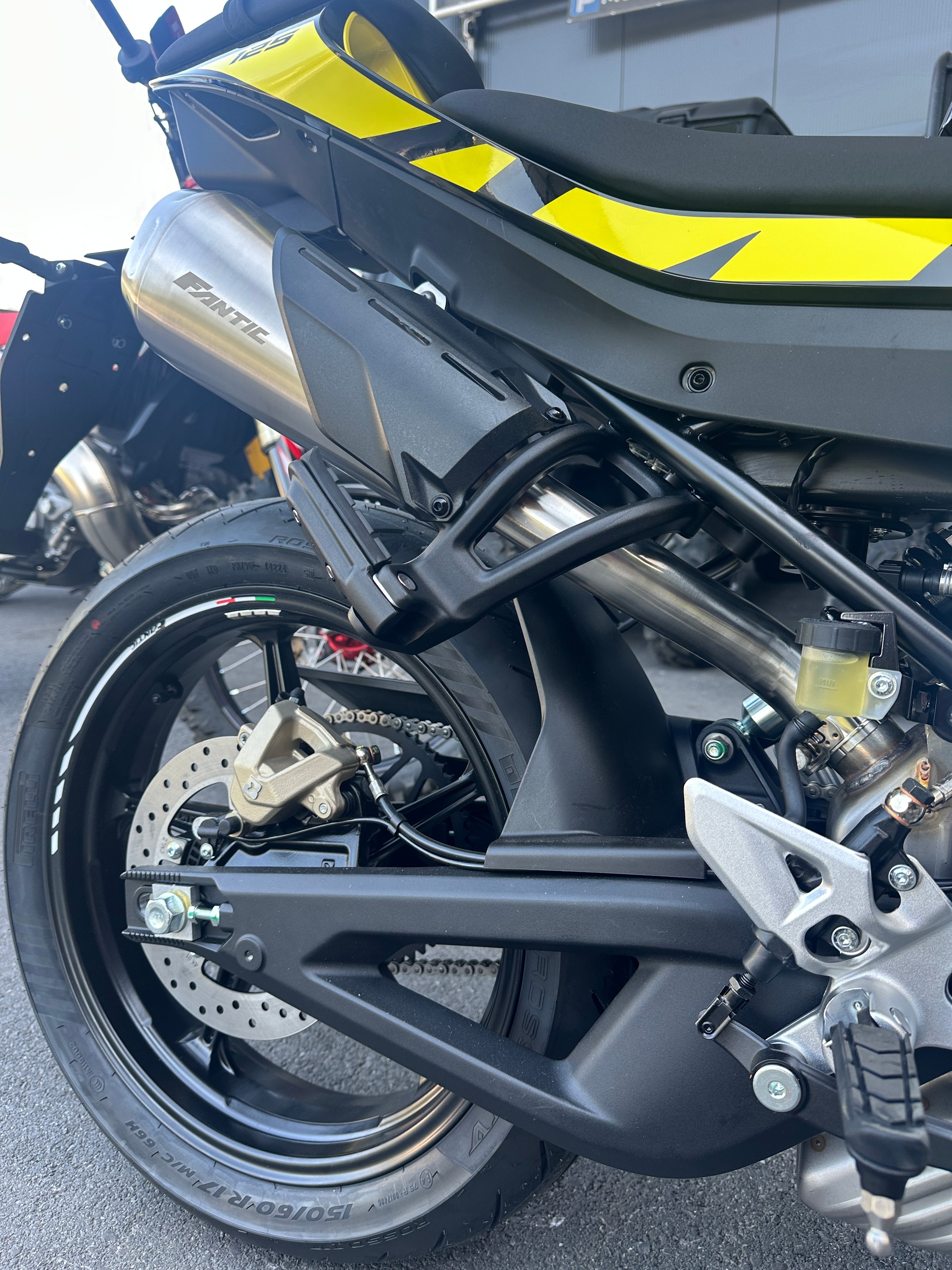 FANTIC STEALTH 125-image-8