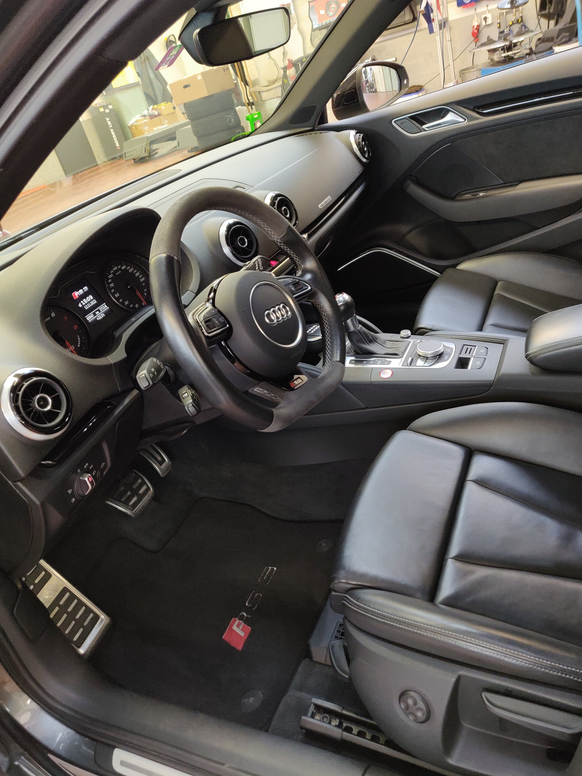 AUDI RS3 2.5 TSI quattro S-tronic-image-7