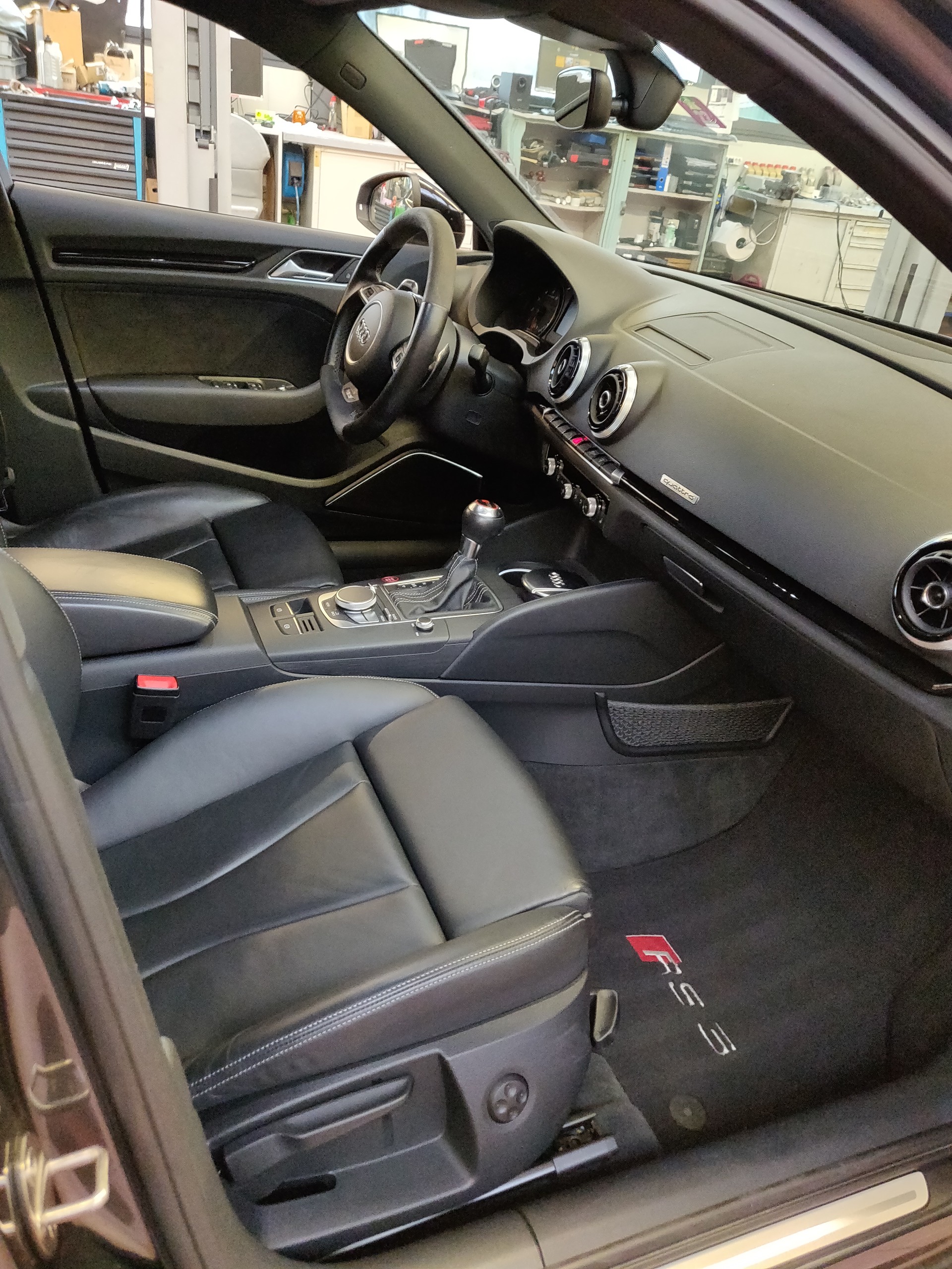 AUDI RS3 2.5 TSI quattro S-tronic-image-8