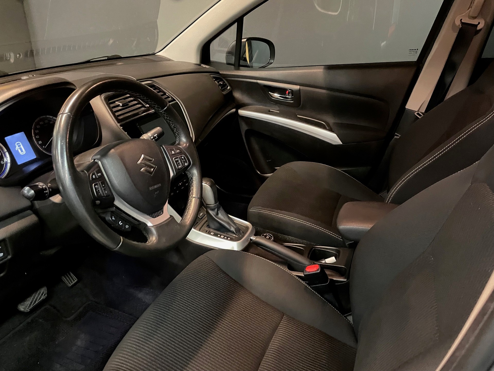 SUZUKI SX4 S-Cross 1.4GenT HybAT-image-3