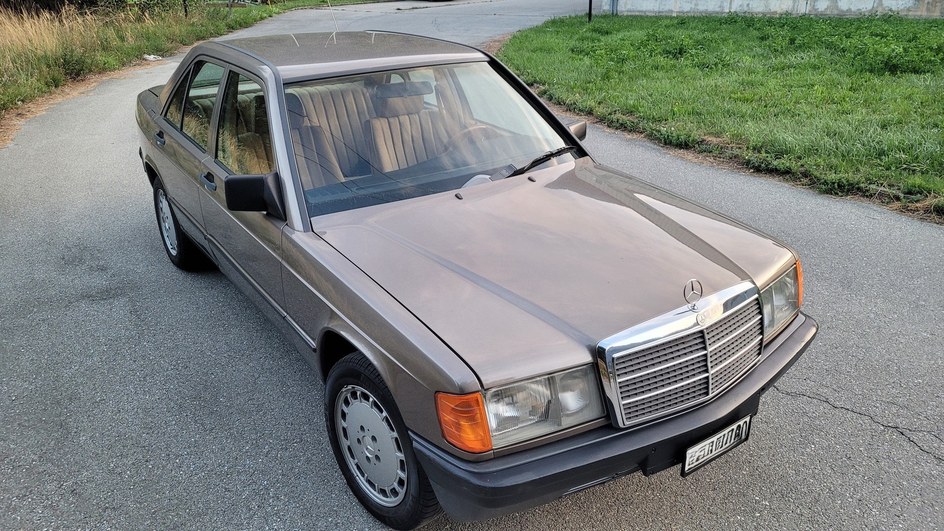 MERCEDES-BENZ 190 E 2.0-image-2
