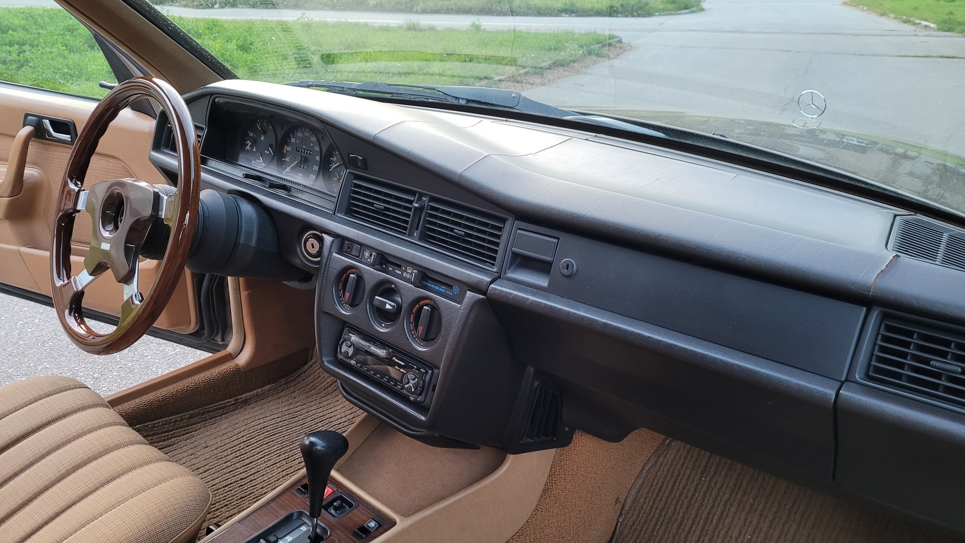 MERCEDES-BENZ 190 E 2.0-image-4