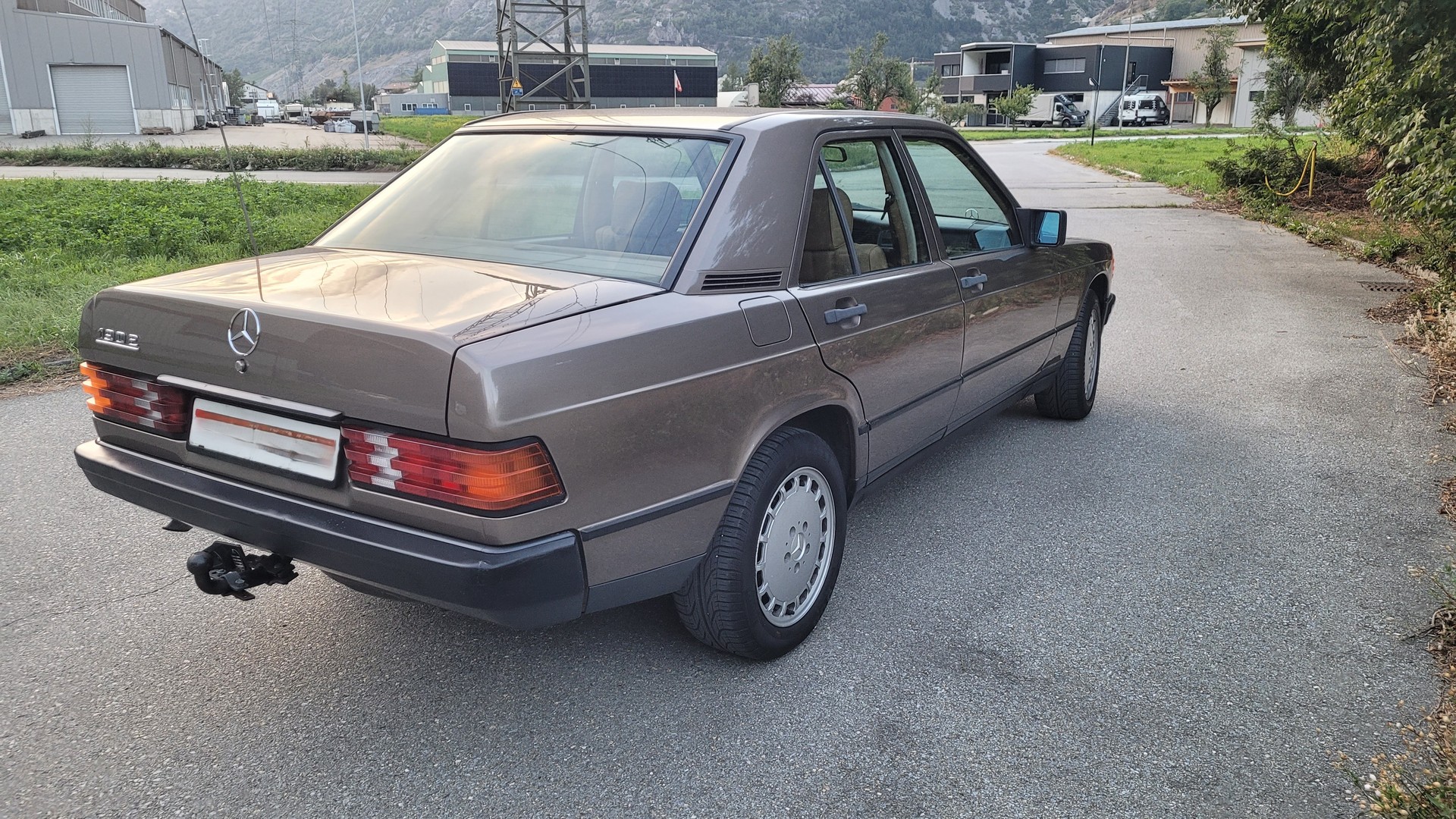 MERCEDES-BENZ 190 E 2.0-image-3