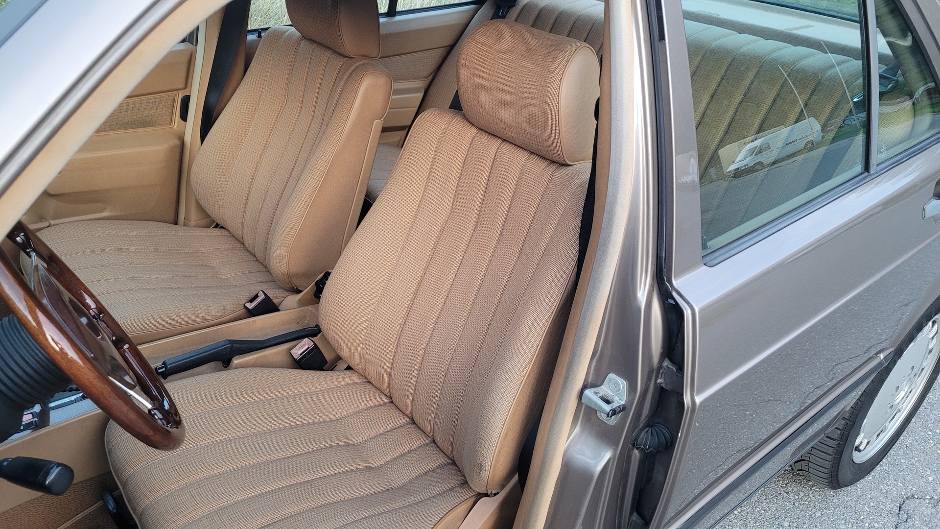 MERCEDES-BENZ 190 E 2.0-image-5