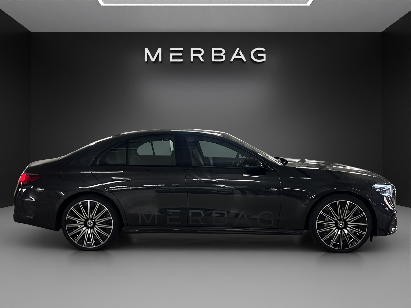 MERCEDES-BENZ E 220 d 4Matic 9G-Tronic-image-4