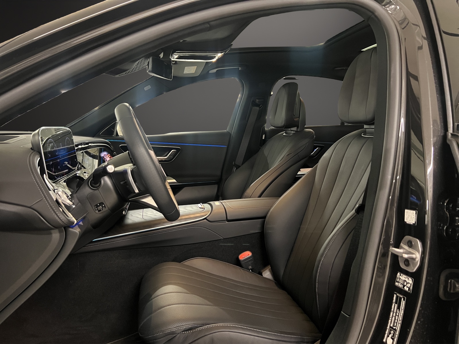 MERCEDES-BENZ E 220 d 4Matic 9G-Tronic-image-12