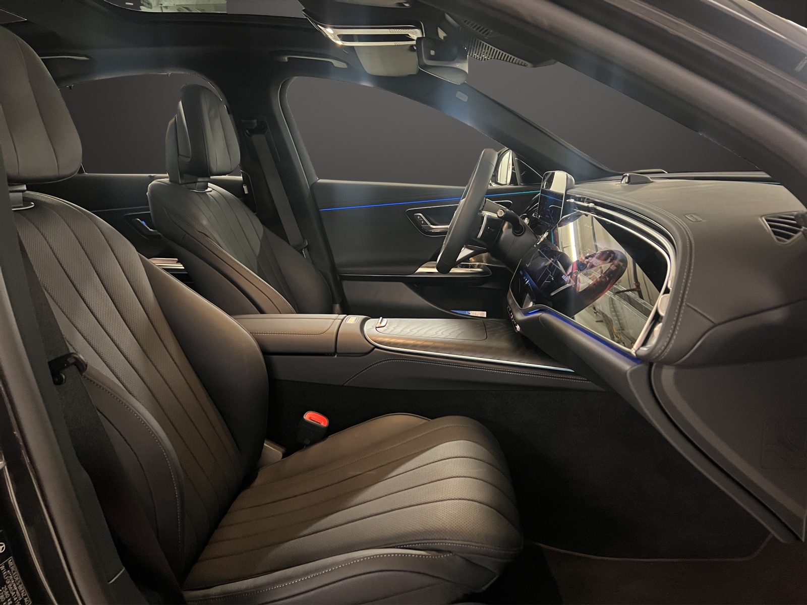 MERCEDES-BENZ E 220 d 4Matic 9G-Tronic-image-13