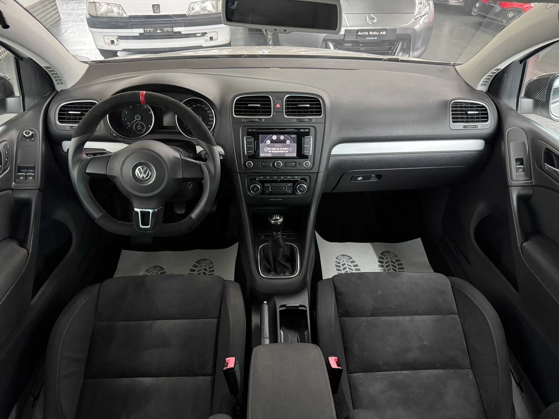 VW Golf 1.8 TSI Highline-image-18