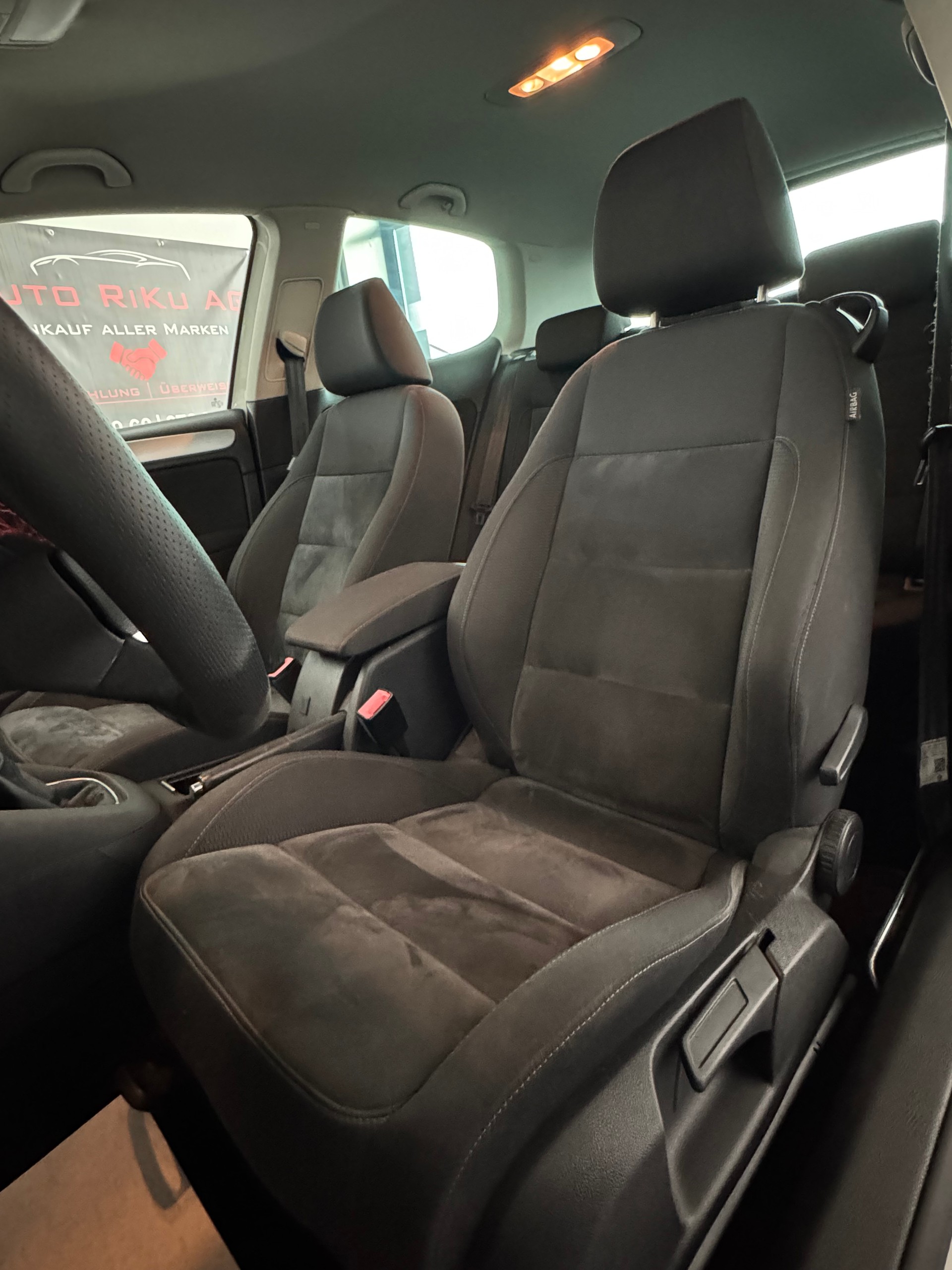 VW Golf 1.8 TSI Highline-image-17