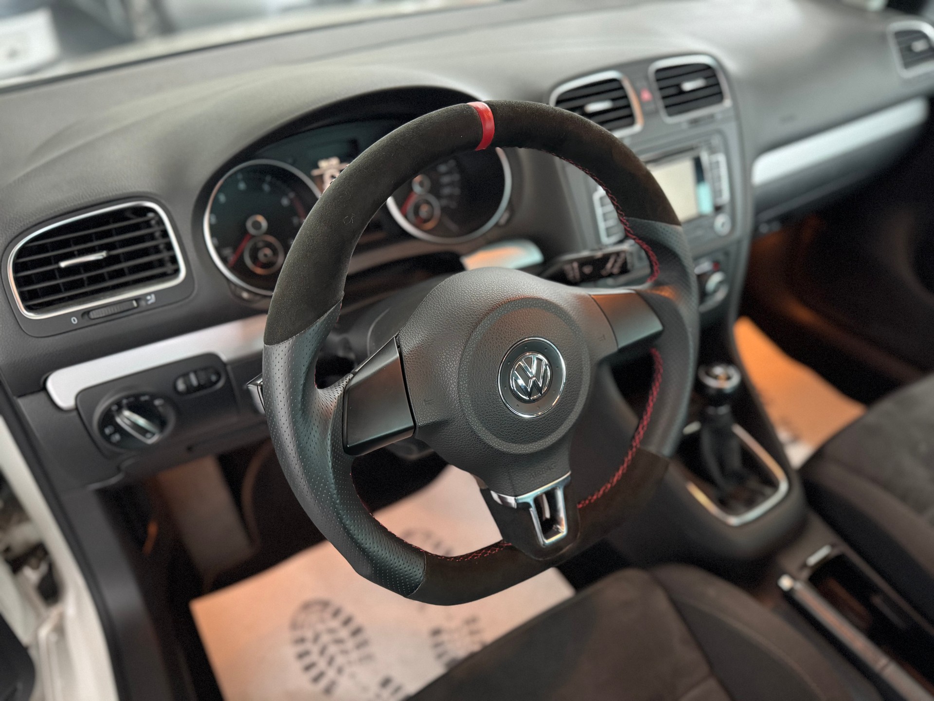 VW Golf 1.8 TSI Highline-image-15