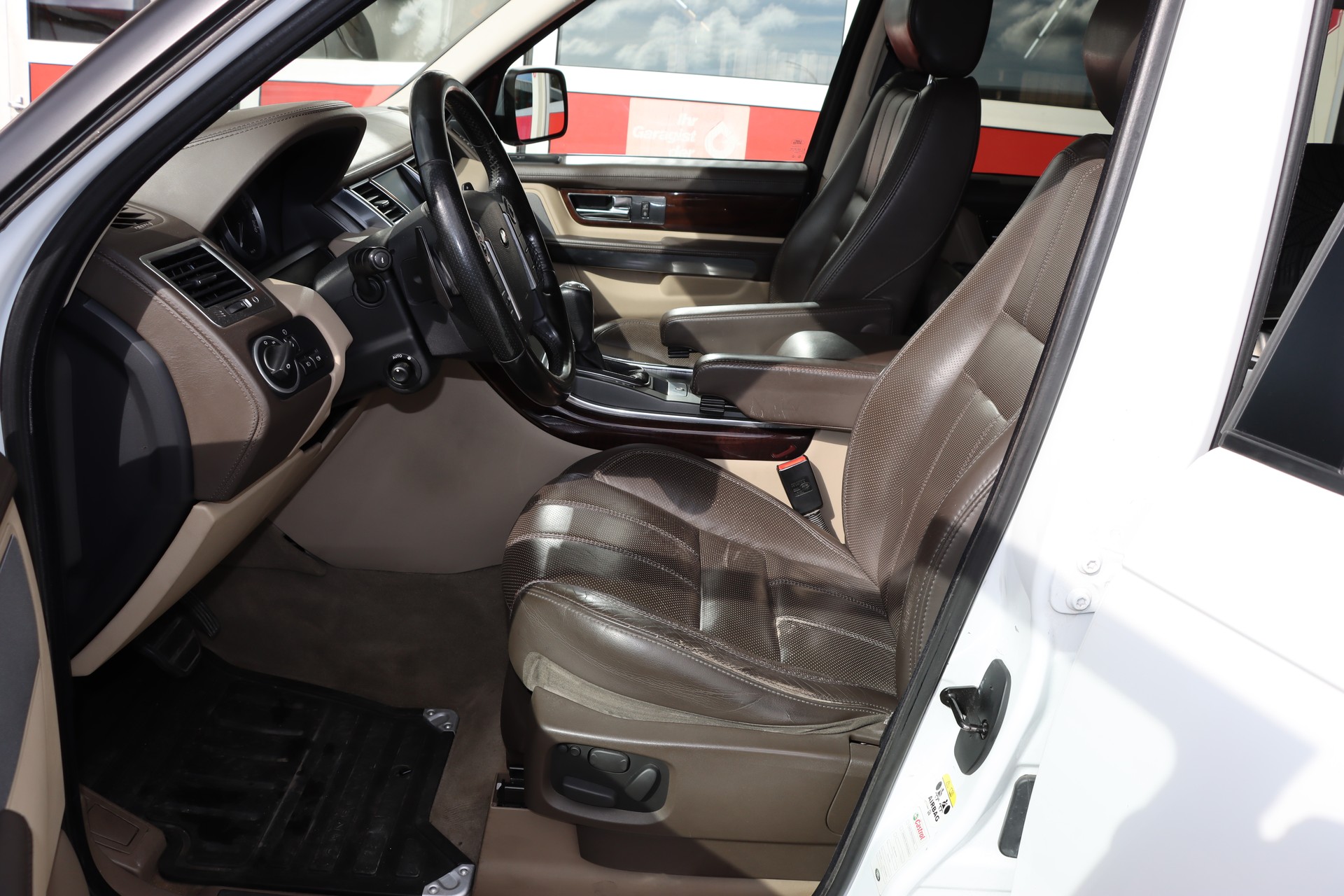 LAND ROVER Range Rover Sport 3.0 TDV6 Autobiography Automatic-image-11