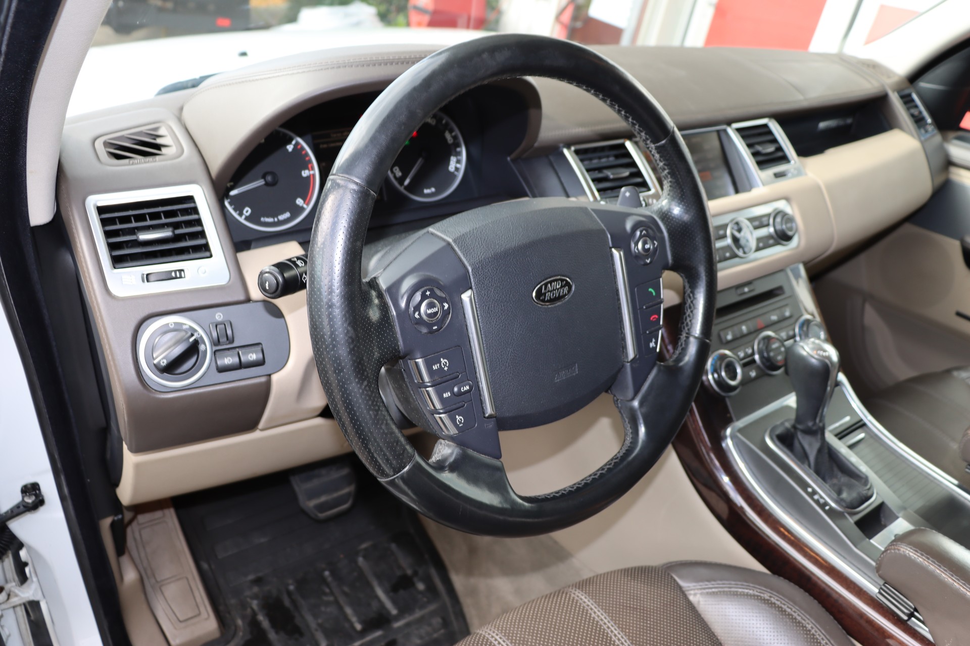 LAND ROVER Range Rover Sport 3.0 TDV6 Autobiography Automatic-image-13