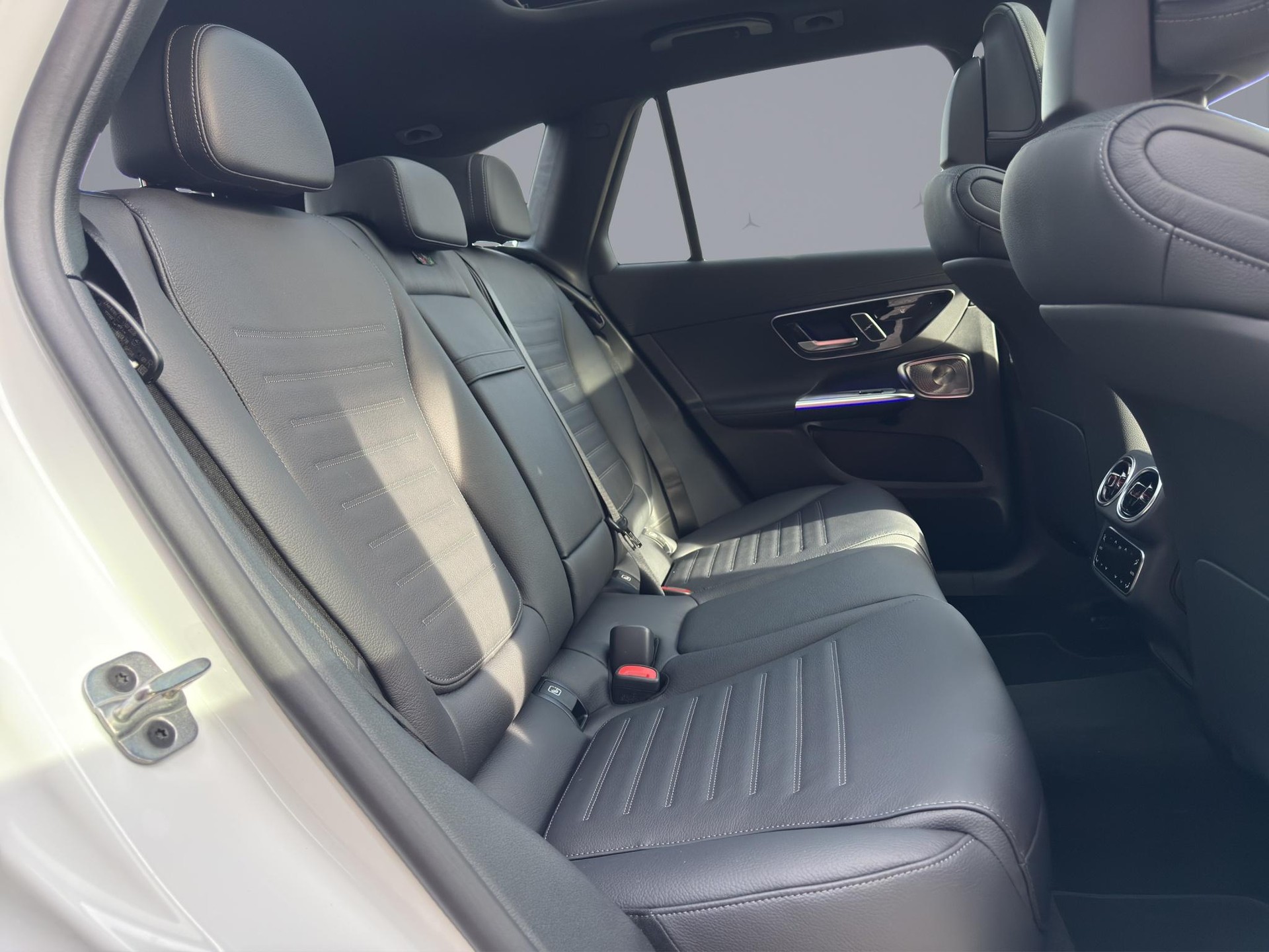MERCEDES-BENZ GLC 400 e AMG Line 4matic-image-18