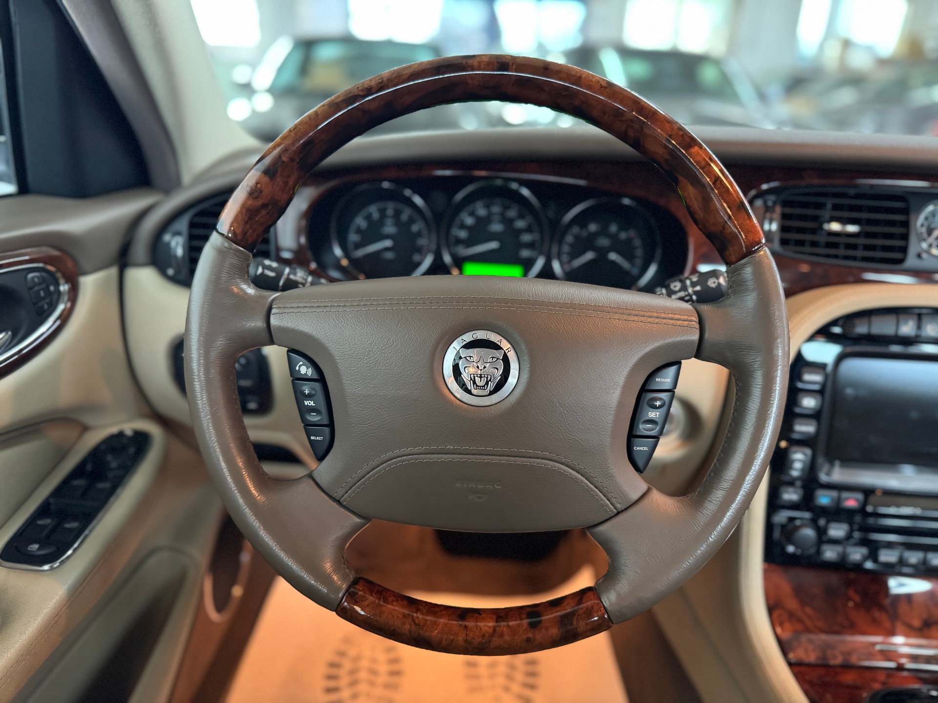 JAGUAR XJ8 3.5 V8 Executive-image-16