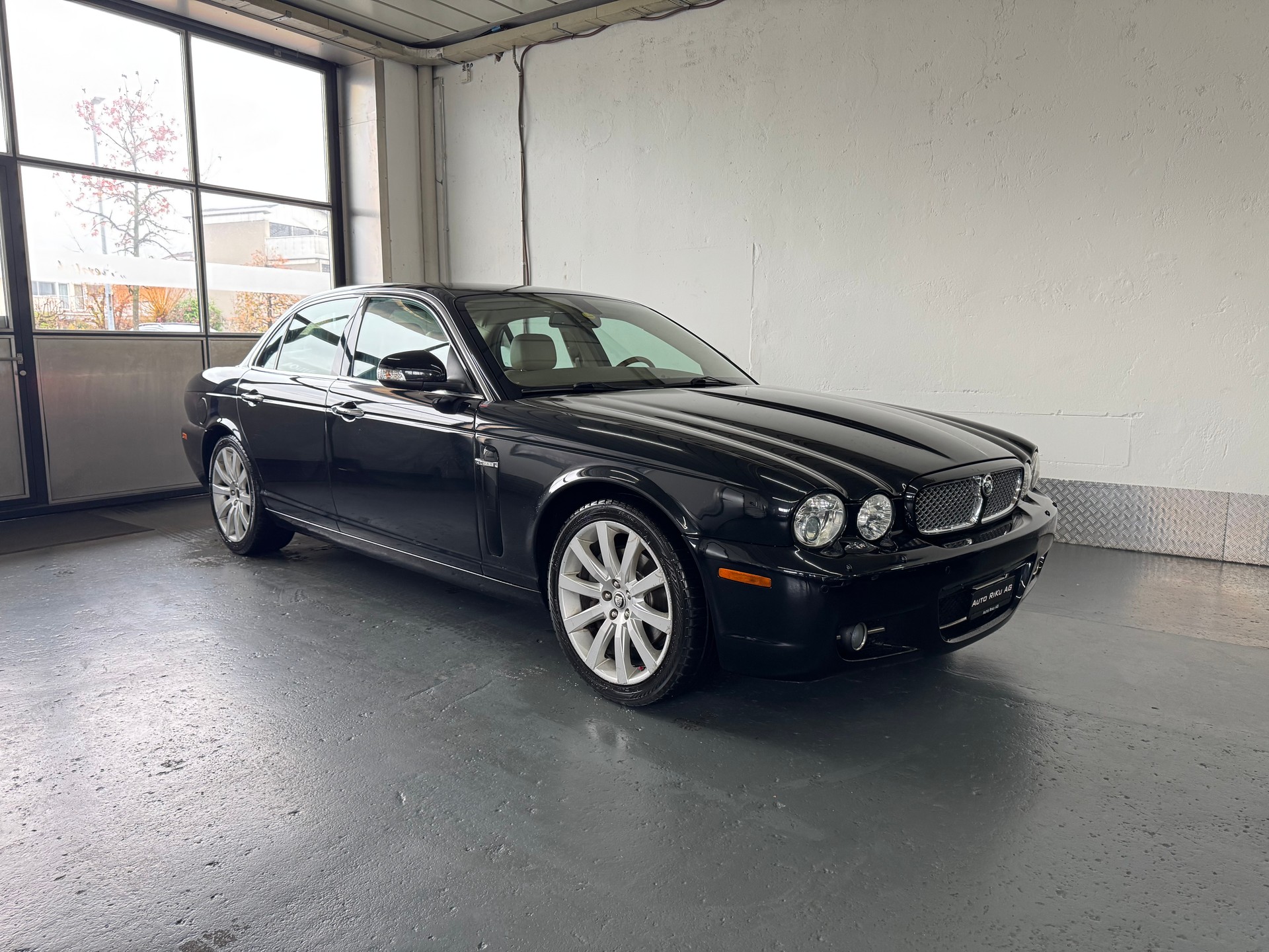 JAGUAR XJ8 3.5 V8 Executive-image-1