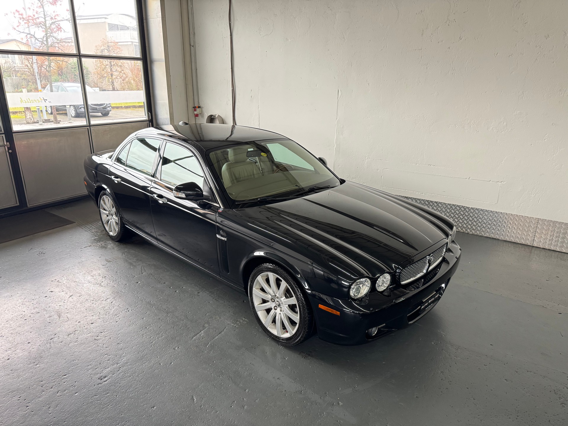 JAGUAR XJ8 3.5 V8 Executive-image-0