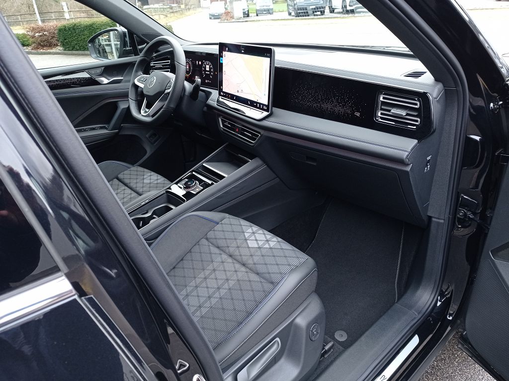VW Tiguan 2.0 TDI SCR R-Line 4Motion DSG-image-10