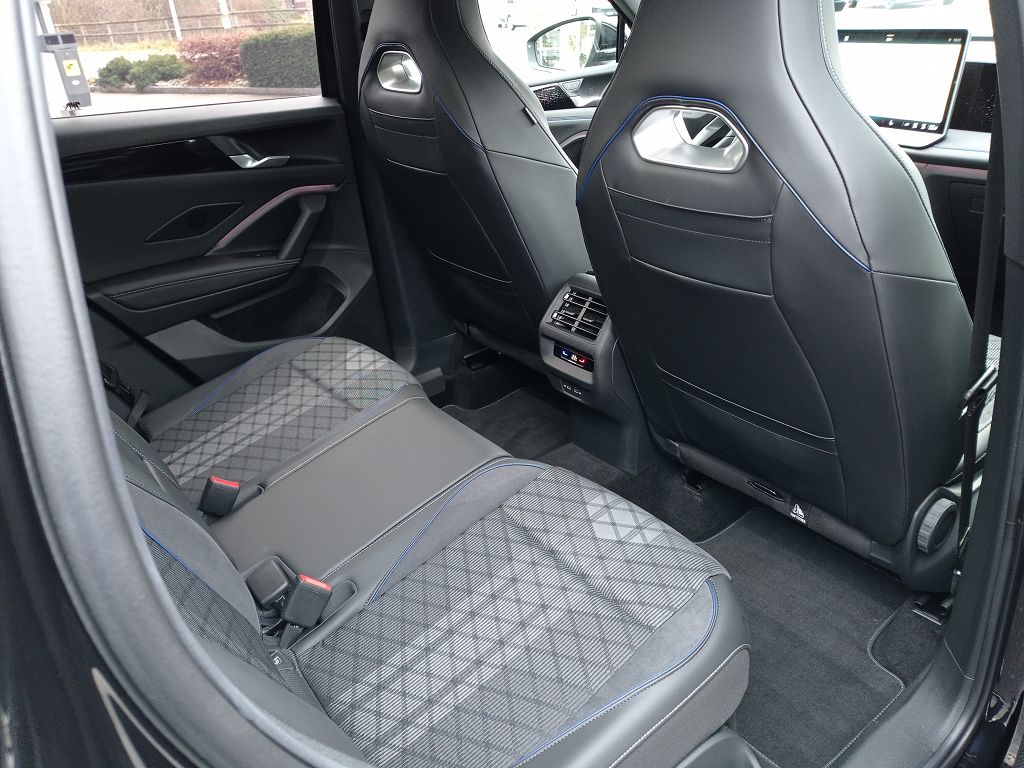 VW Tiguan 2.0 TDI SCR R-Line 4Motion DSG-image-12