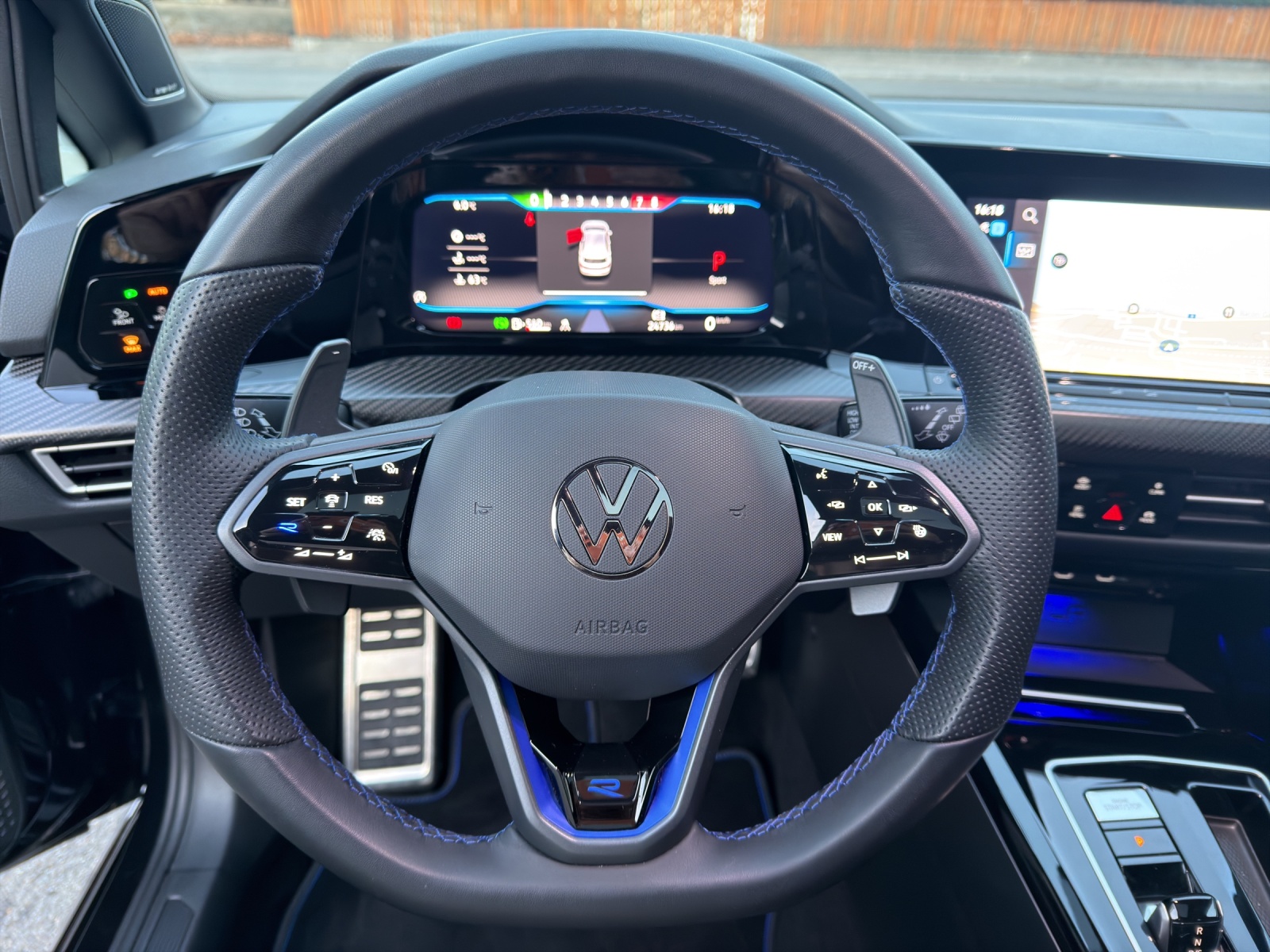 VW Golf 2.0 TSI R DSG 4Motion R 20 Years-image-13