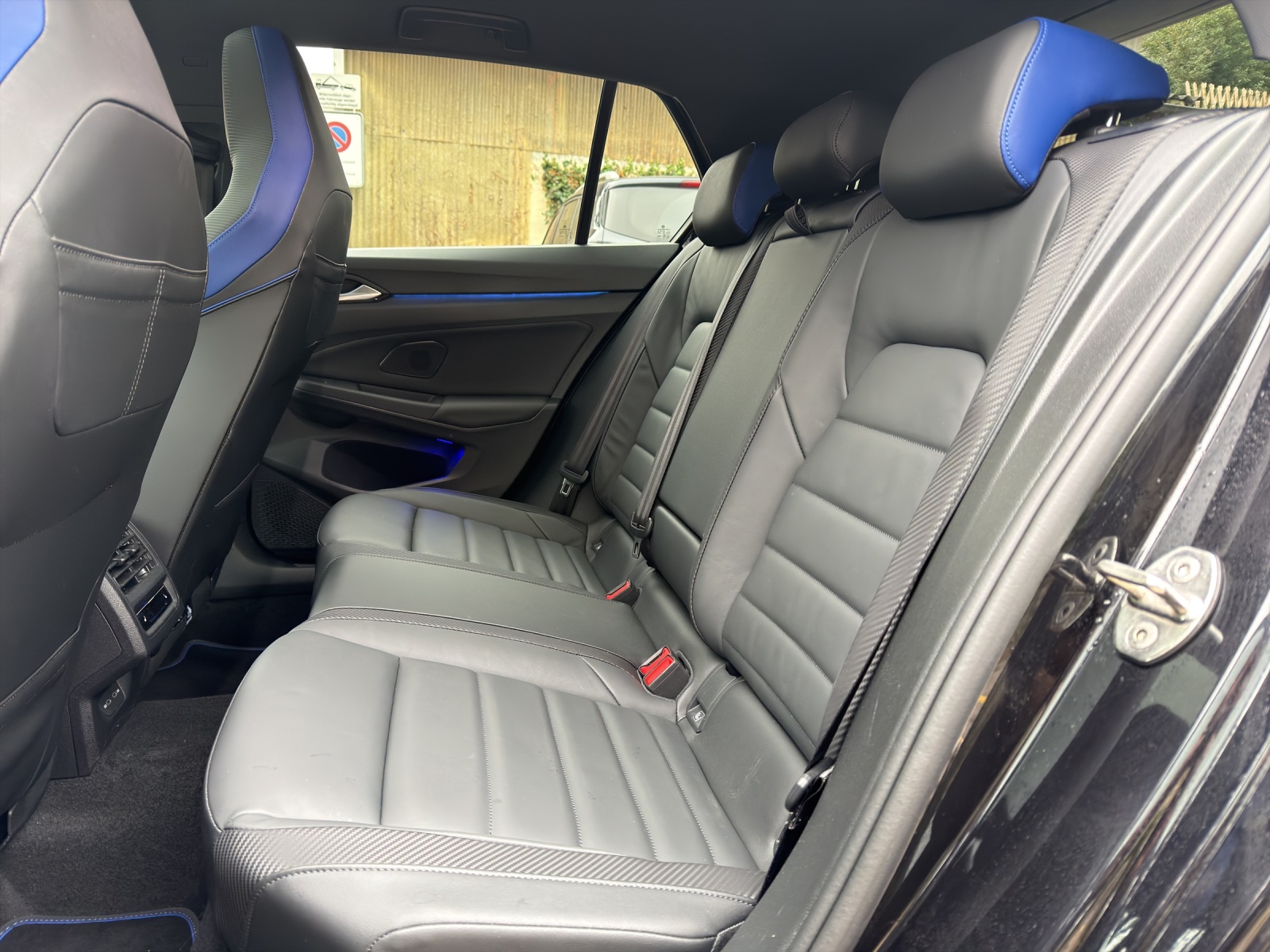 VW Golf 2.0 TSI R DSG 4Motion R 20 Years-image-9