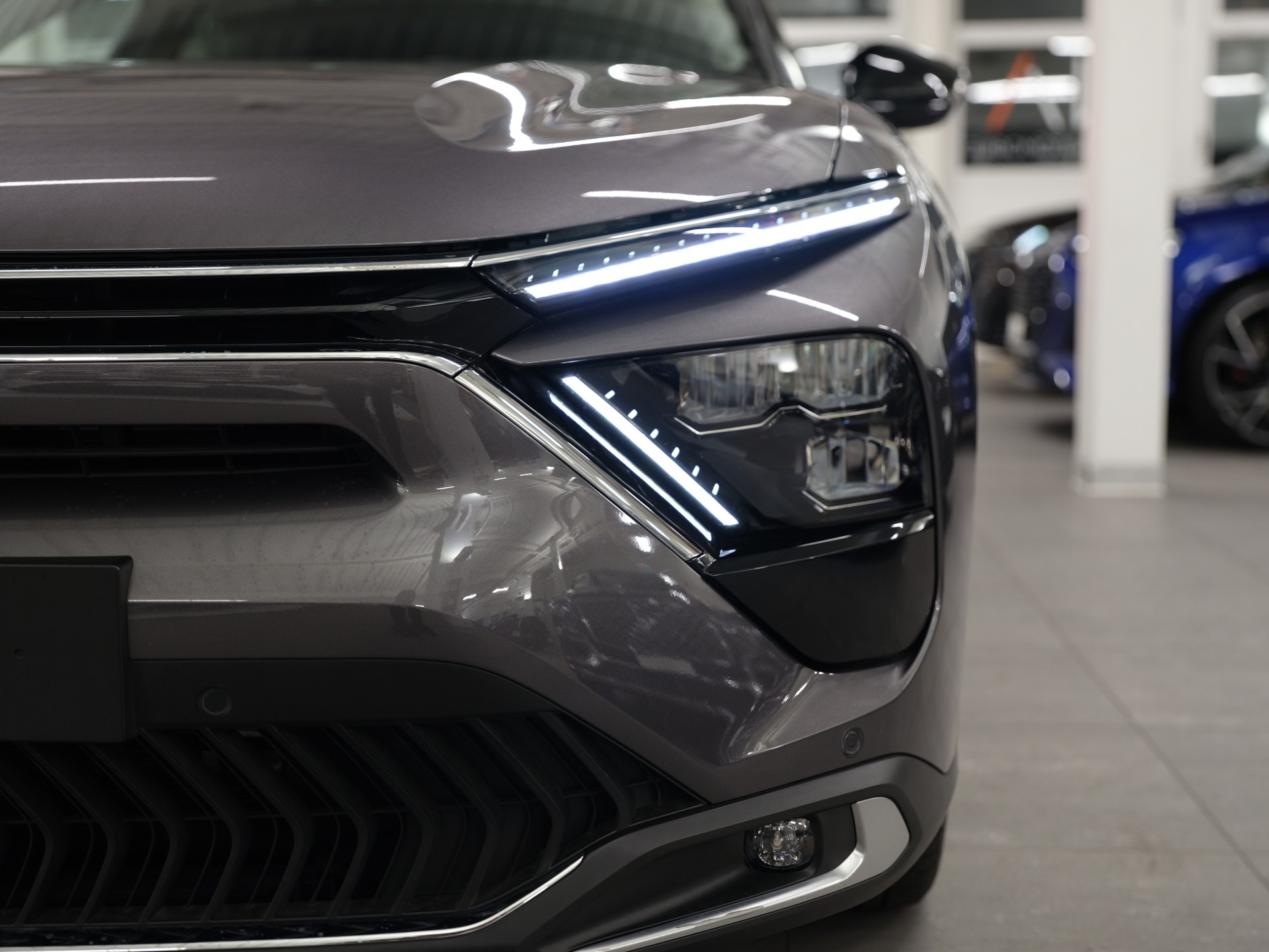 CITROEN C5 X 1.6i PHEV Shine Pack e-EAT8 *Panoramadach* *Werksgarantie*-image-9