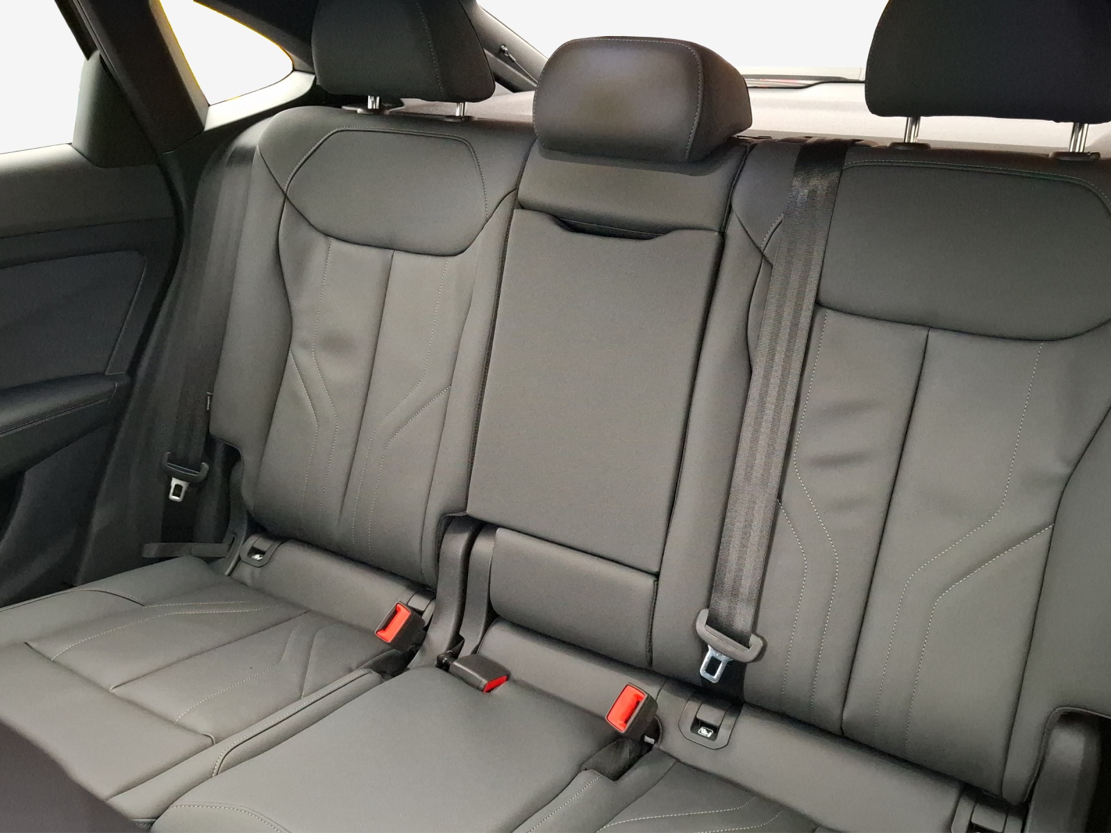 AUDI Q3 Sportback e-hybrid 200 kW S tronig-image-11