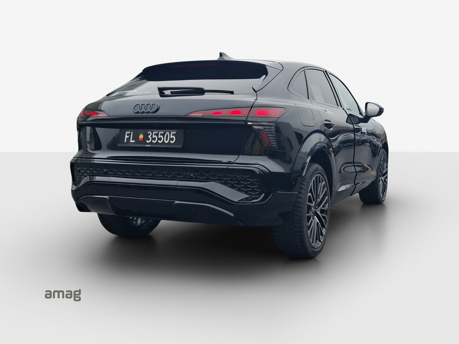 AUDI Q3 Sportback e-hybrid 200 kW S tronig-image-4