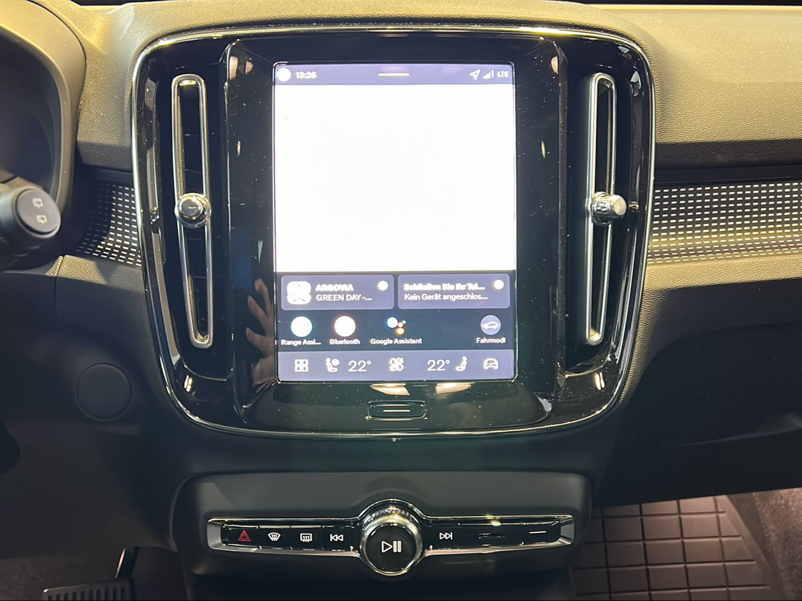 VOLVO EX40 82kWh Single Motor Extended Range Ultra-image-9