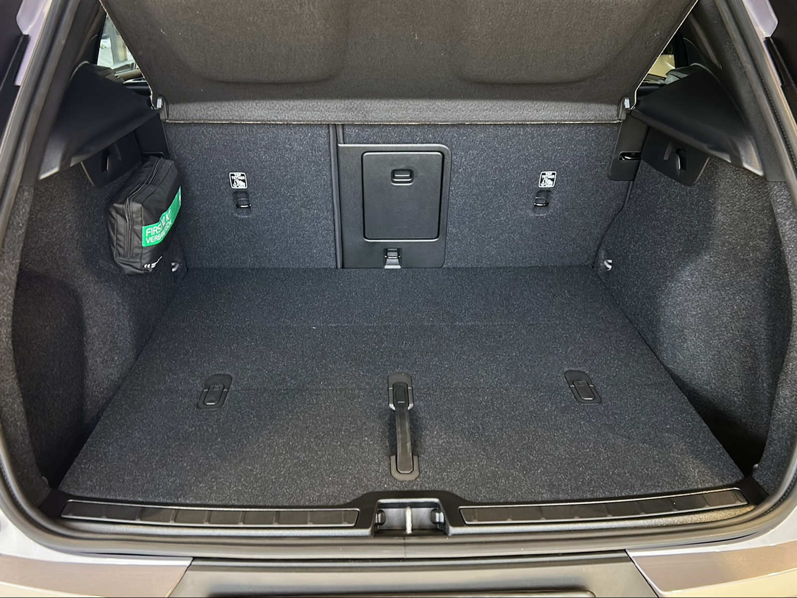 VOLVO EX40 82kWh Single Motor Extended Range Ultra-image-16