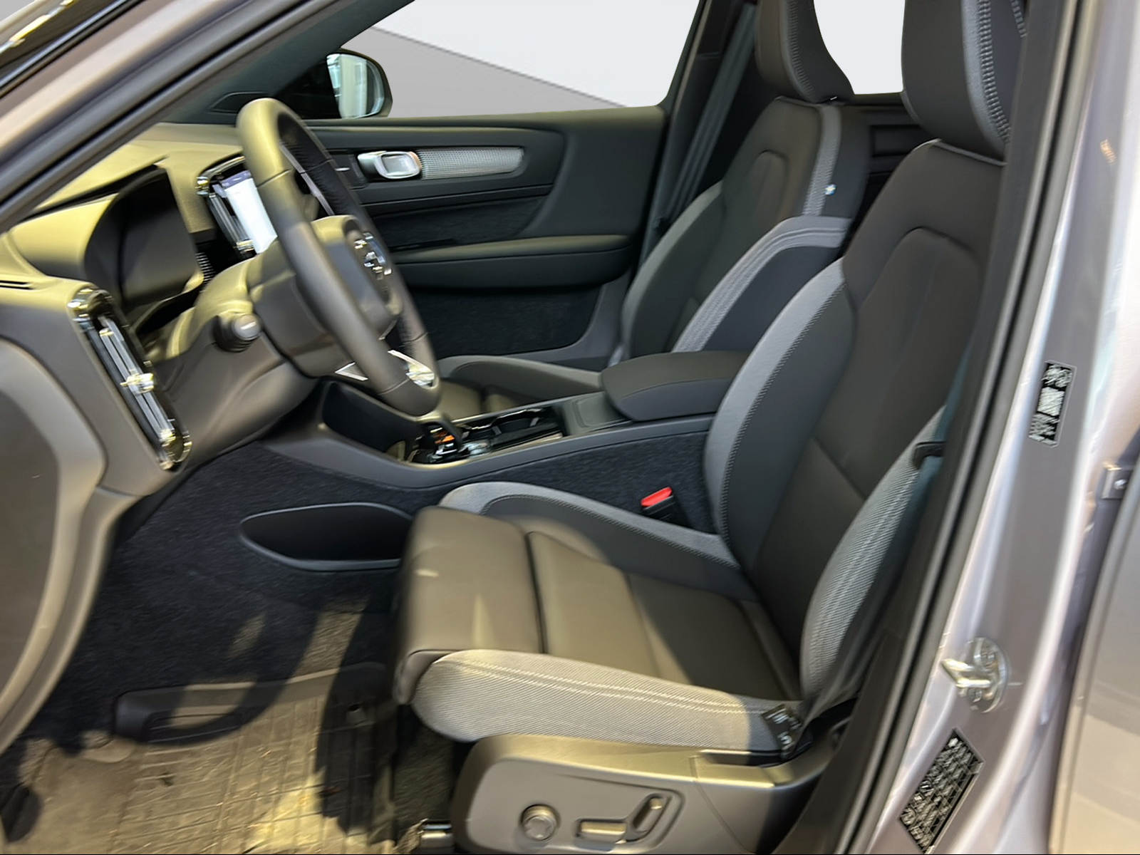 VOLVO EX40 82kWh Single Motor Extended Range Ultra-image-6