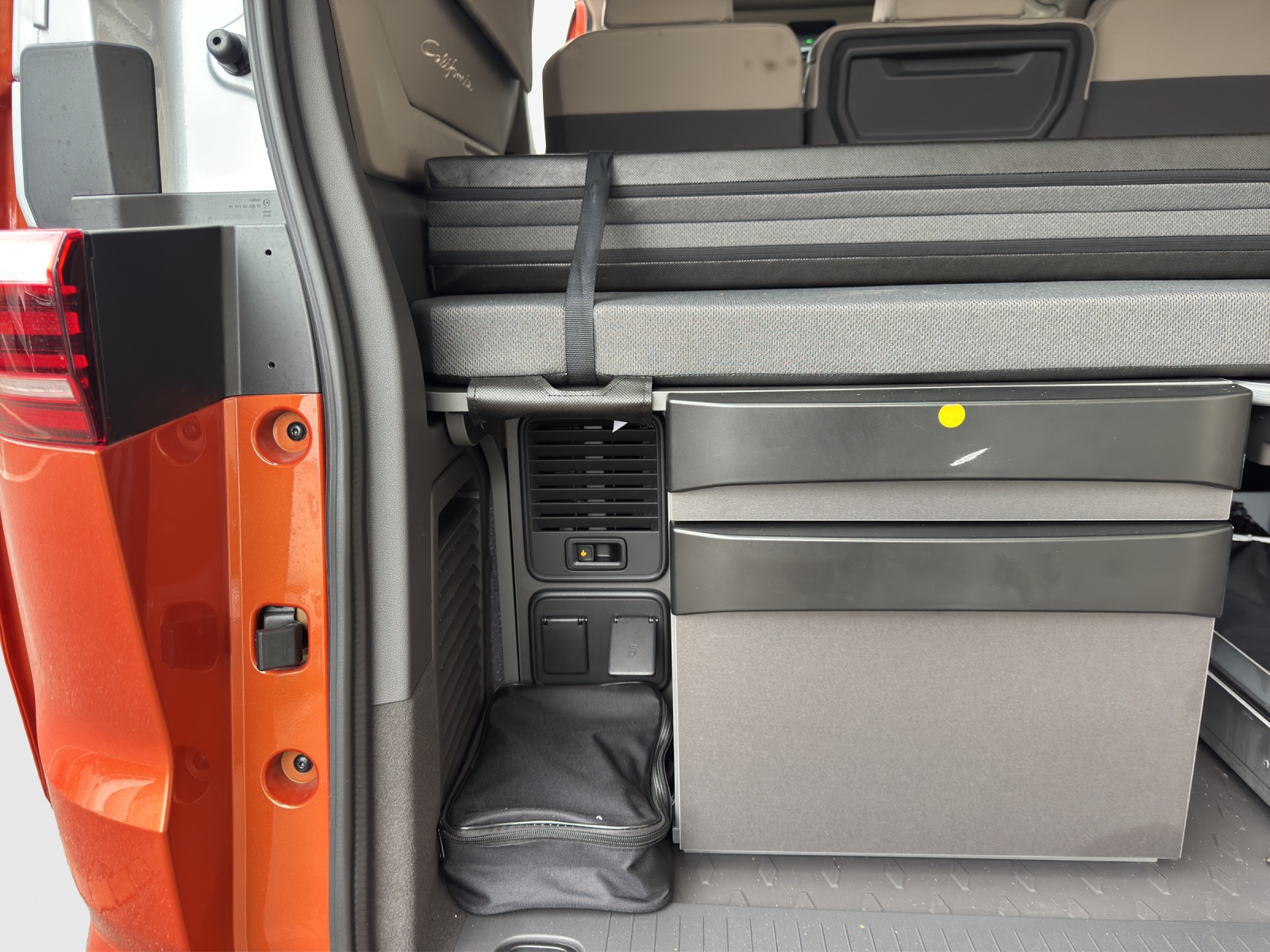VW California 2.0 TSI Beach Camper Liberty-image-12