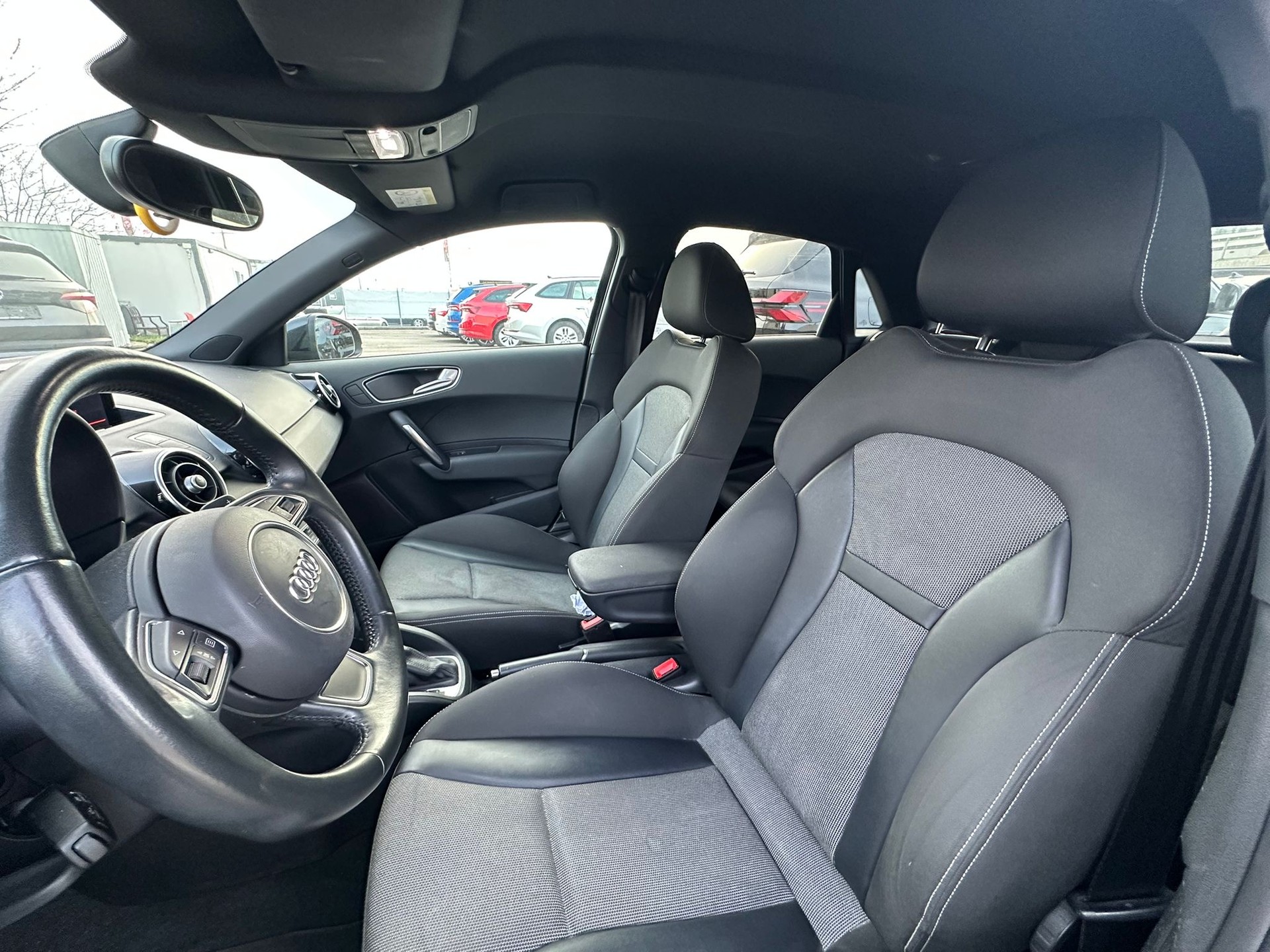 AUDI A1 Sportback 1.4 TFSI S-LINE full black Sport S-tronic-image-10