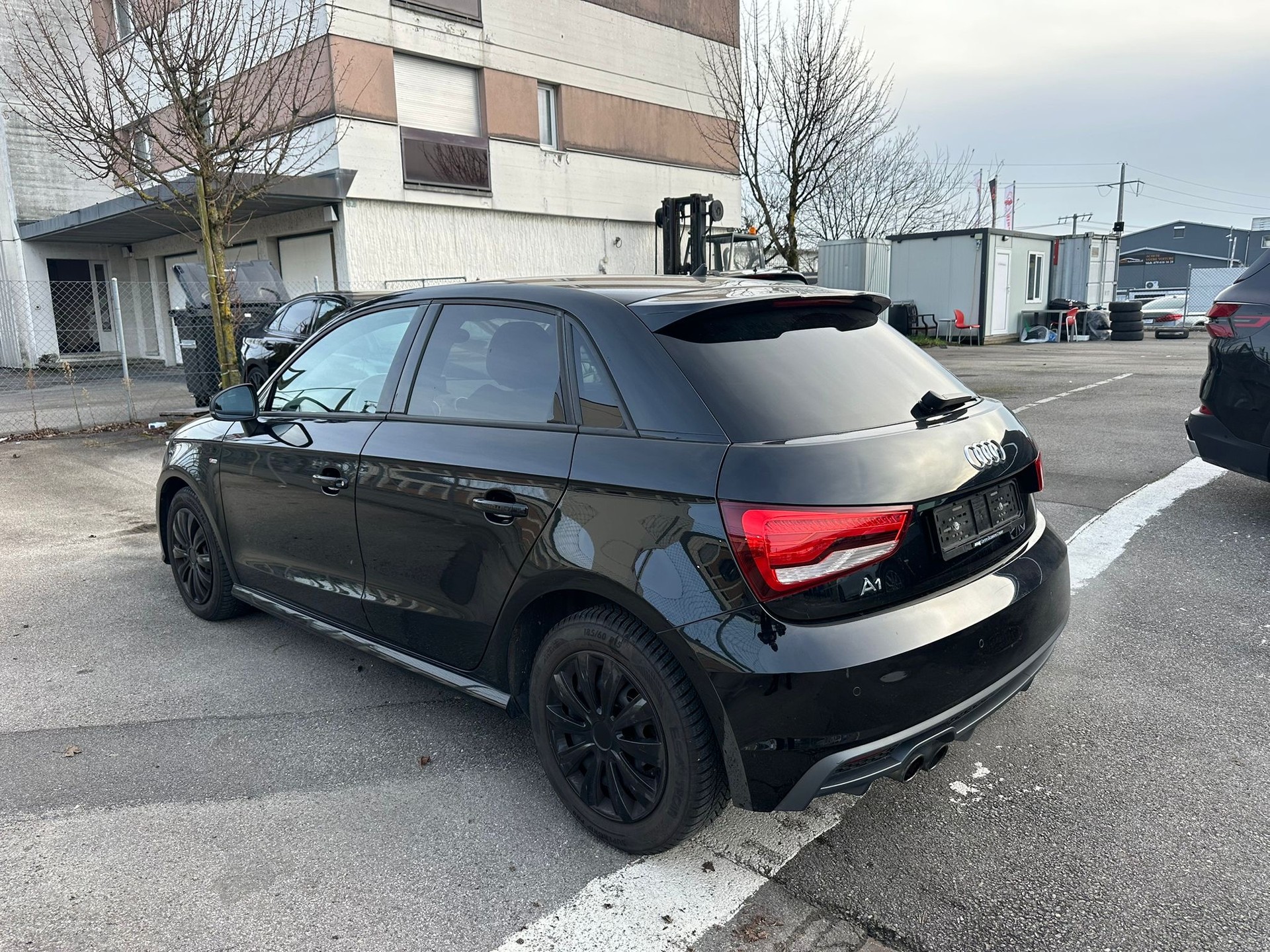 AUDI A1 Sportback 1.4 TFSI S-LINE full black Sport S-tronic-image-3