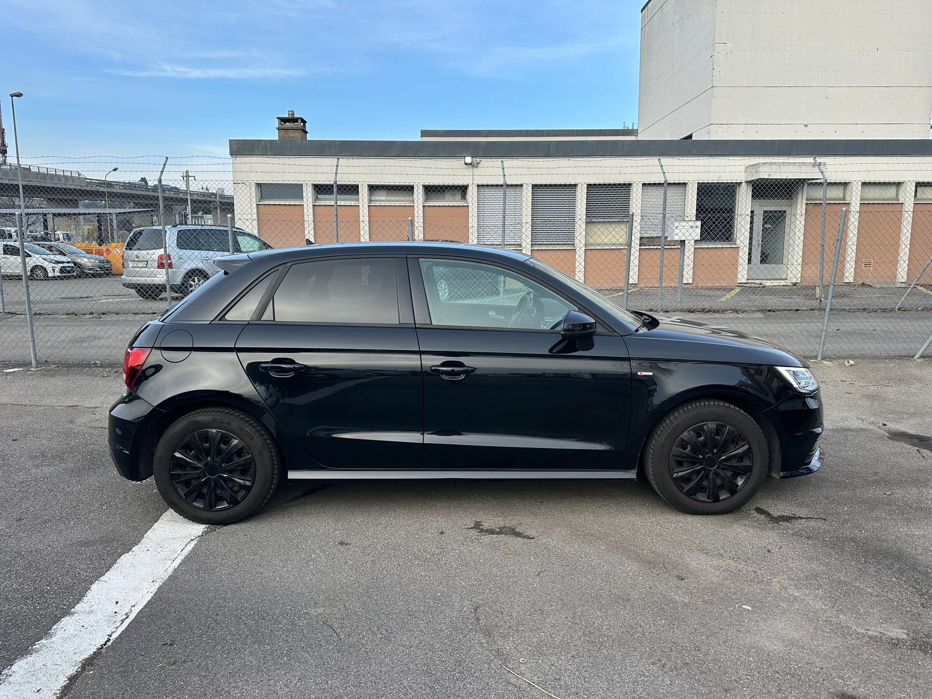 AUDI A1 Sportback 1.4 TFSI S-LINE full black Sport S-tronic-image-2