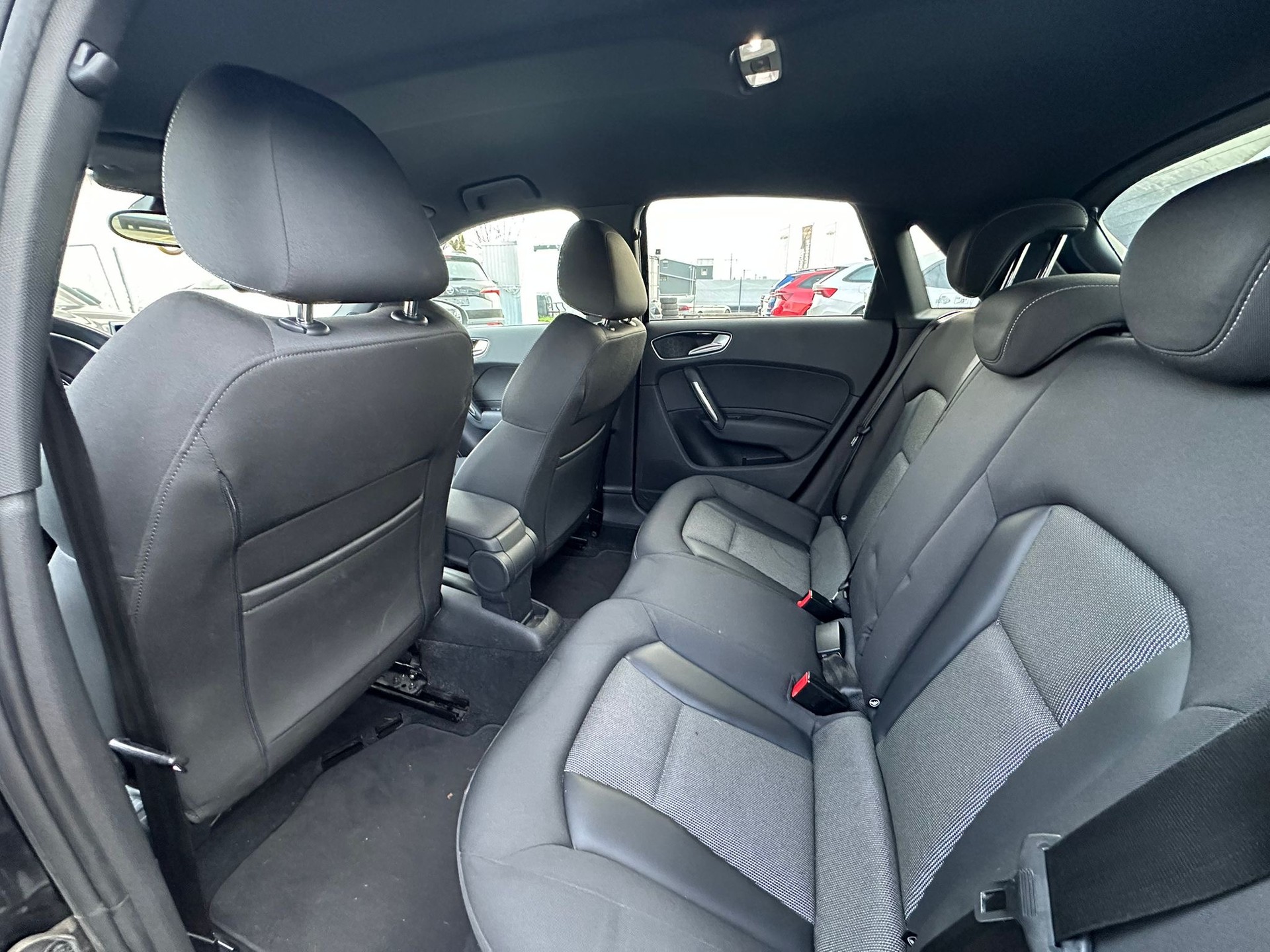 AUDI A1 Sportback 1.4 TFSI S-LINE full black Sport S-tronic-image-12