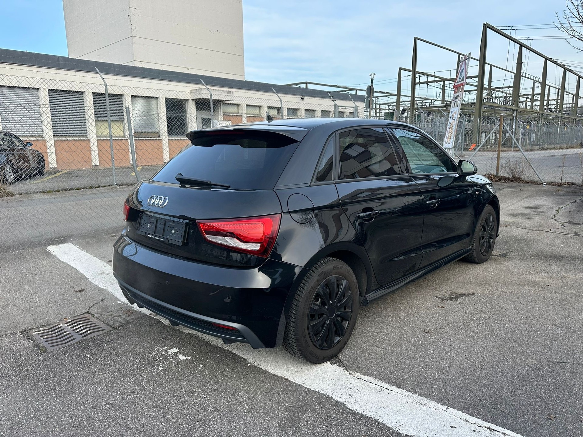AUDI A1 Sportback 1.4 TFSI S-LINE full black Sport S-tronic-image-7
