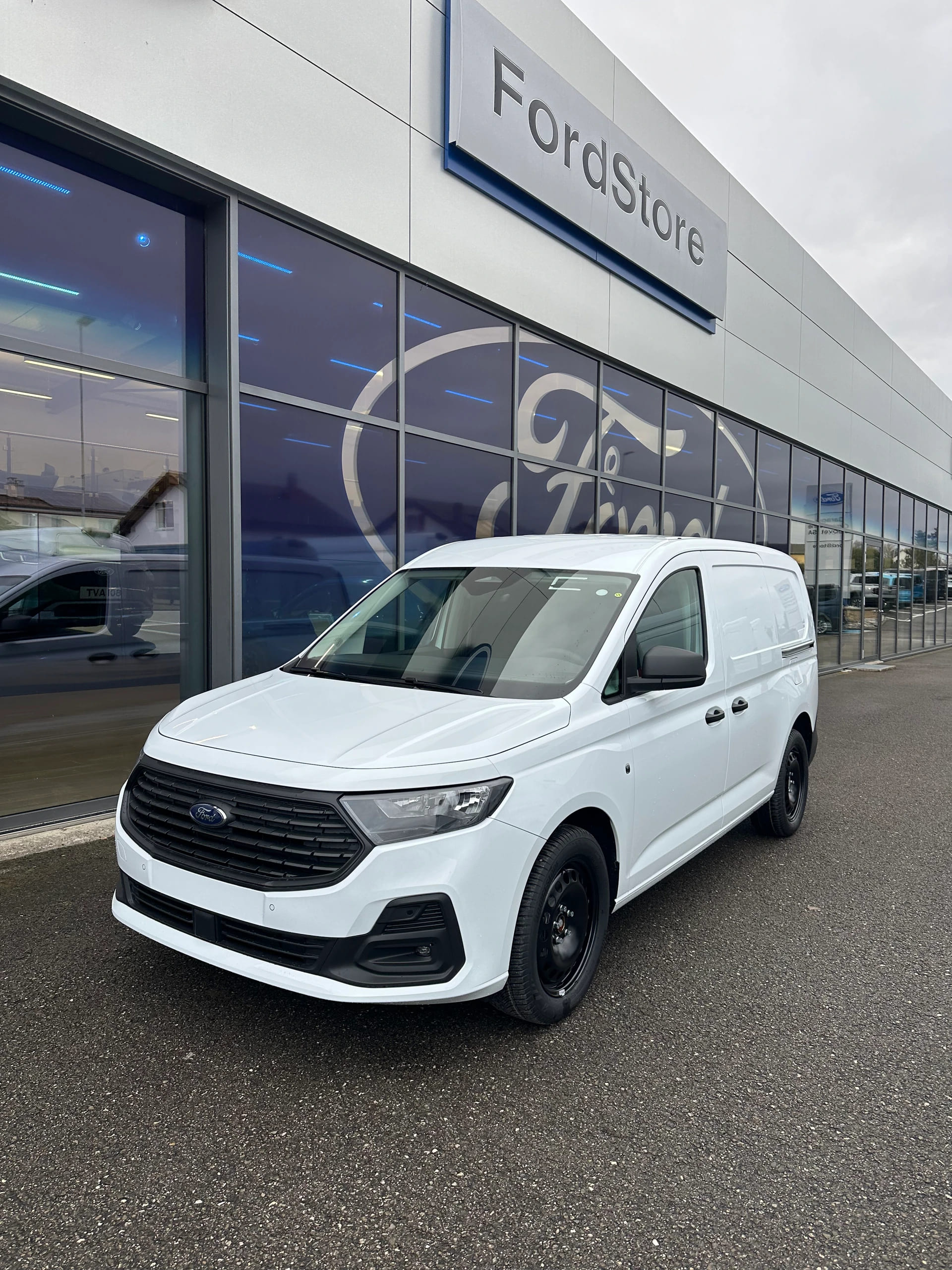 FORD Grand Transit Connect fourg. 2 Trend/122CV/Aut.-image-1