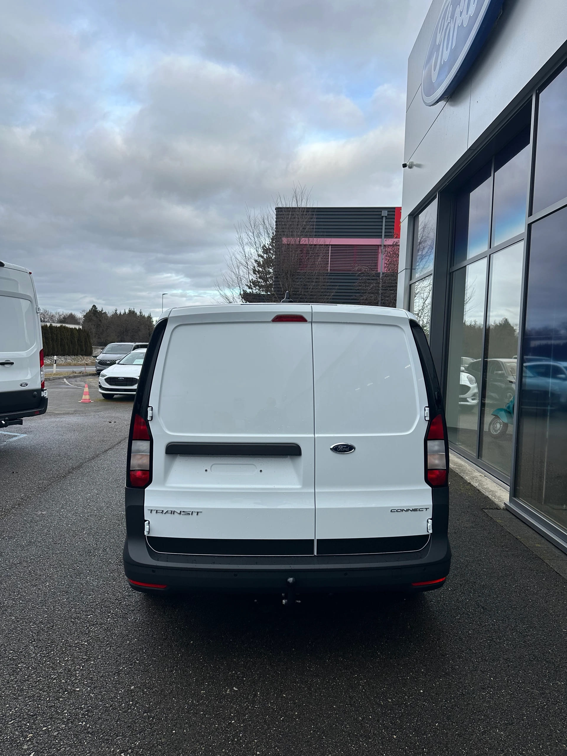 FORD Grand Transit Connect fourg. 2 Trend/122CV/Aut.-image-4