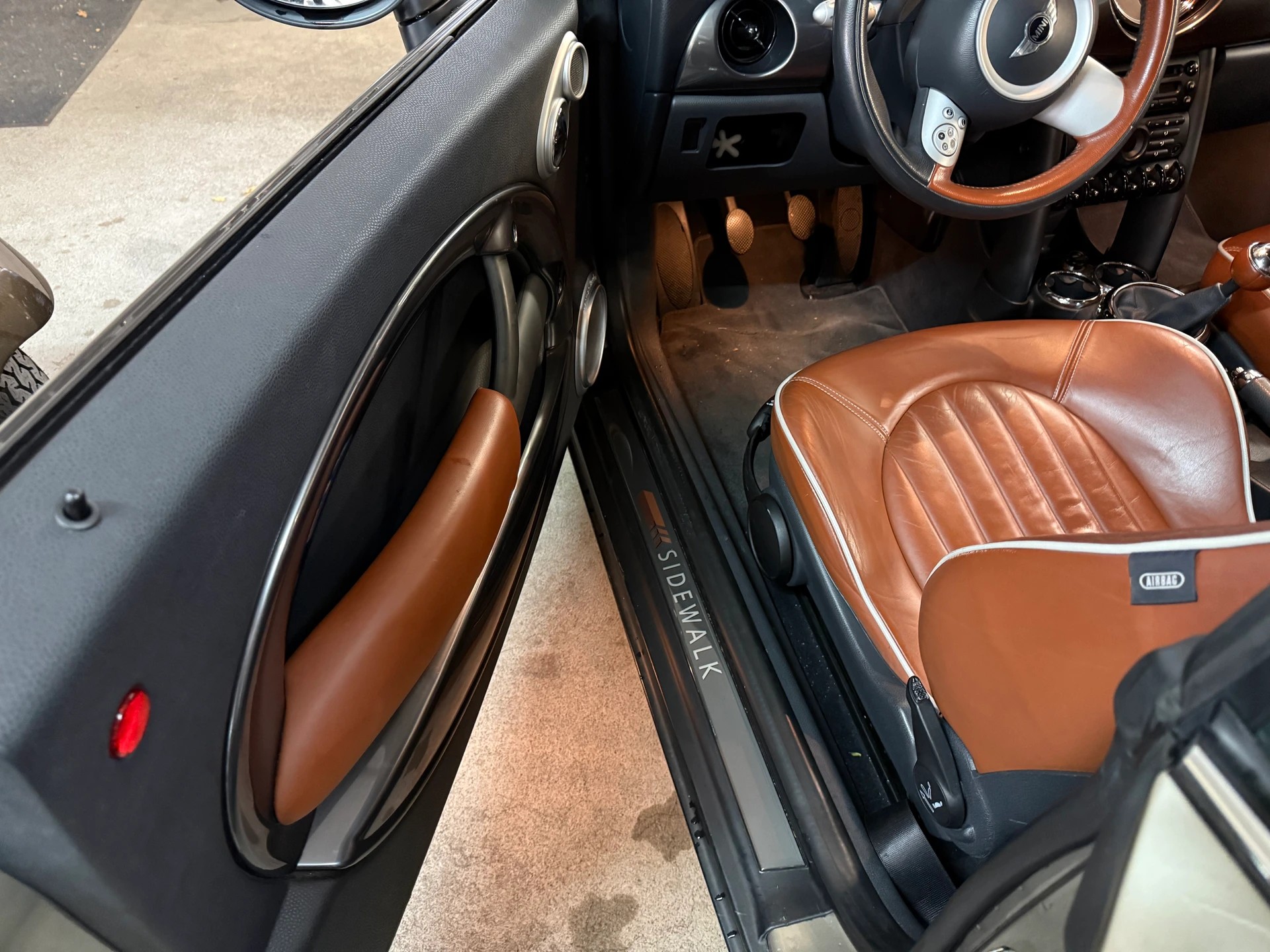 MINI Cooper Cabriolet-image-6
