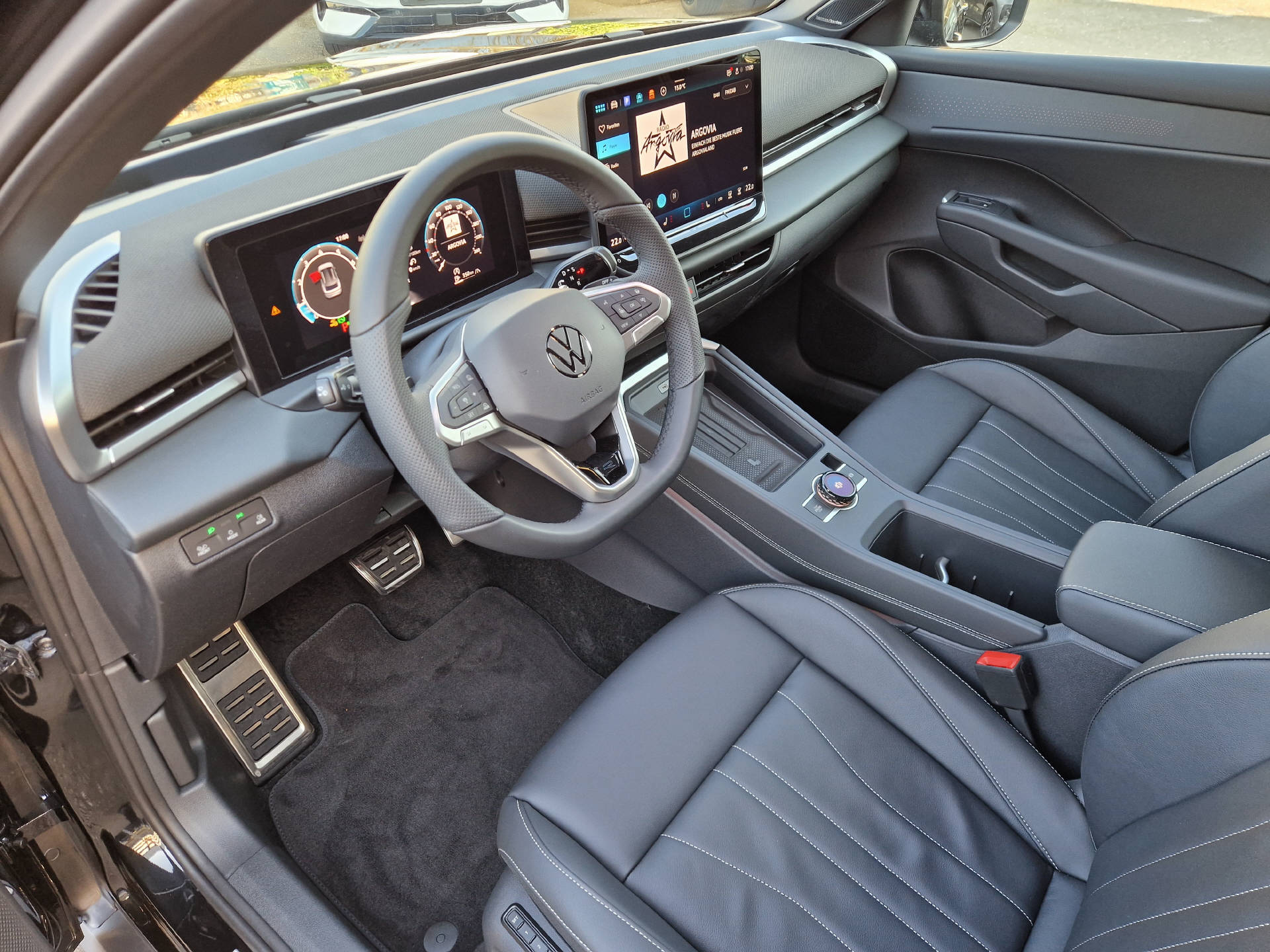 VW T-Roc 1.5 eTSI R-Line DSG-image-6