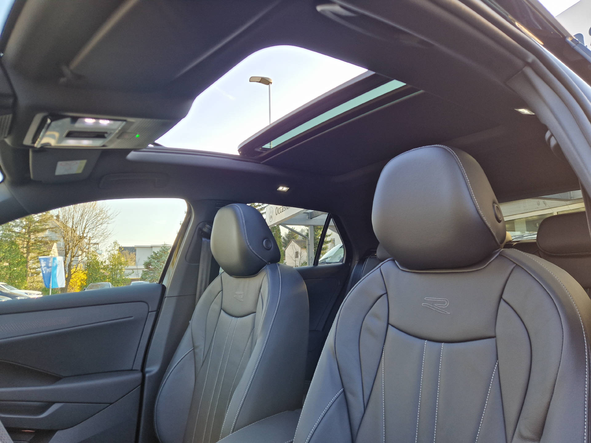 VW T-Roc 1.5 eTSI R-Line DSG-image-7